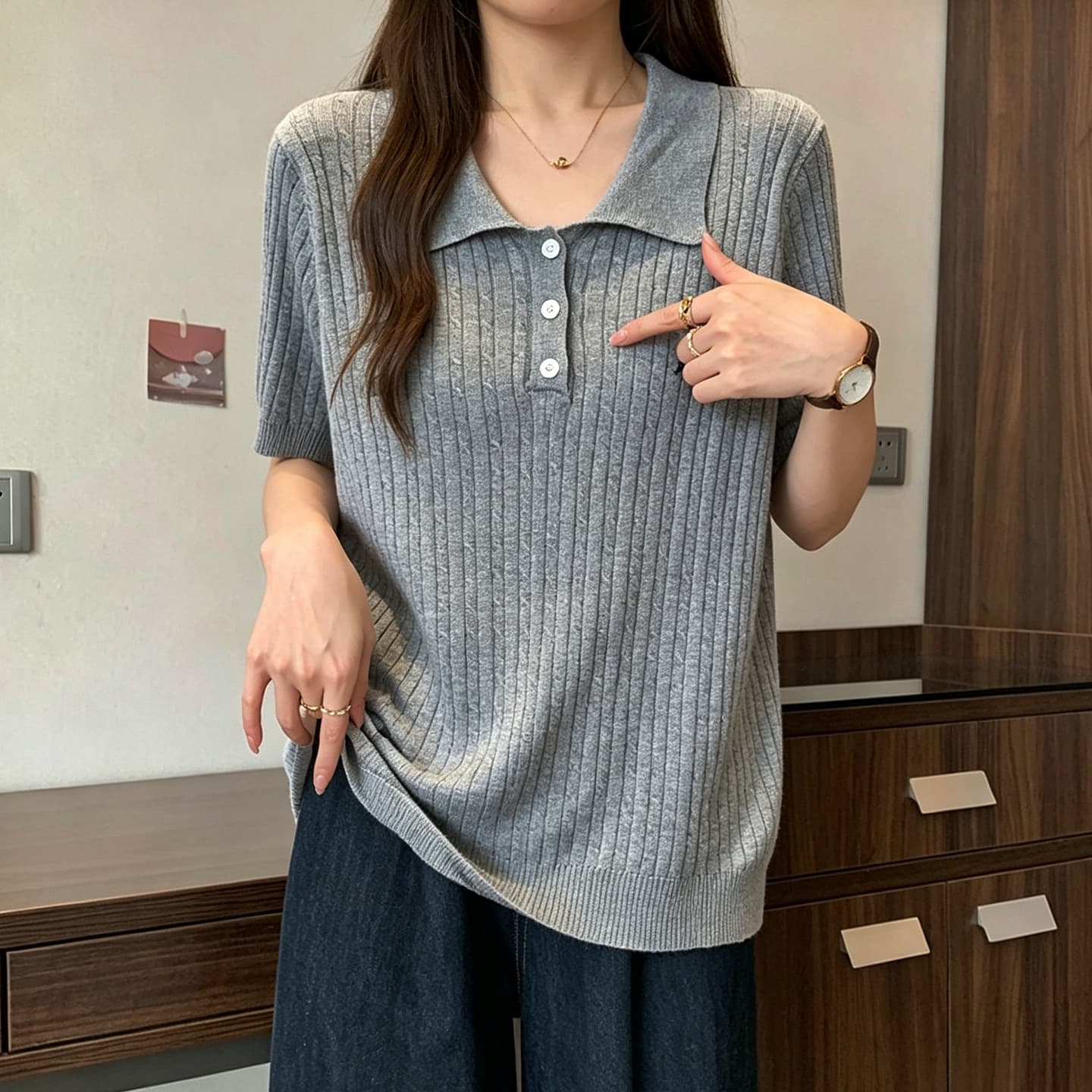 실사 빅 사이즈 여성 의류 2026 여름 미니멀리즘 루즈핏 슬림해 보이는 POLO 칼라 통통한 여동생 자수 니트 반팔 맨위 이미지 3
