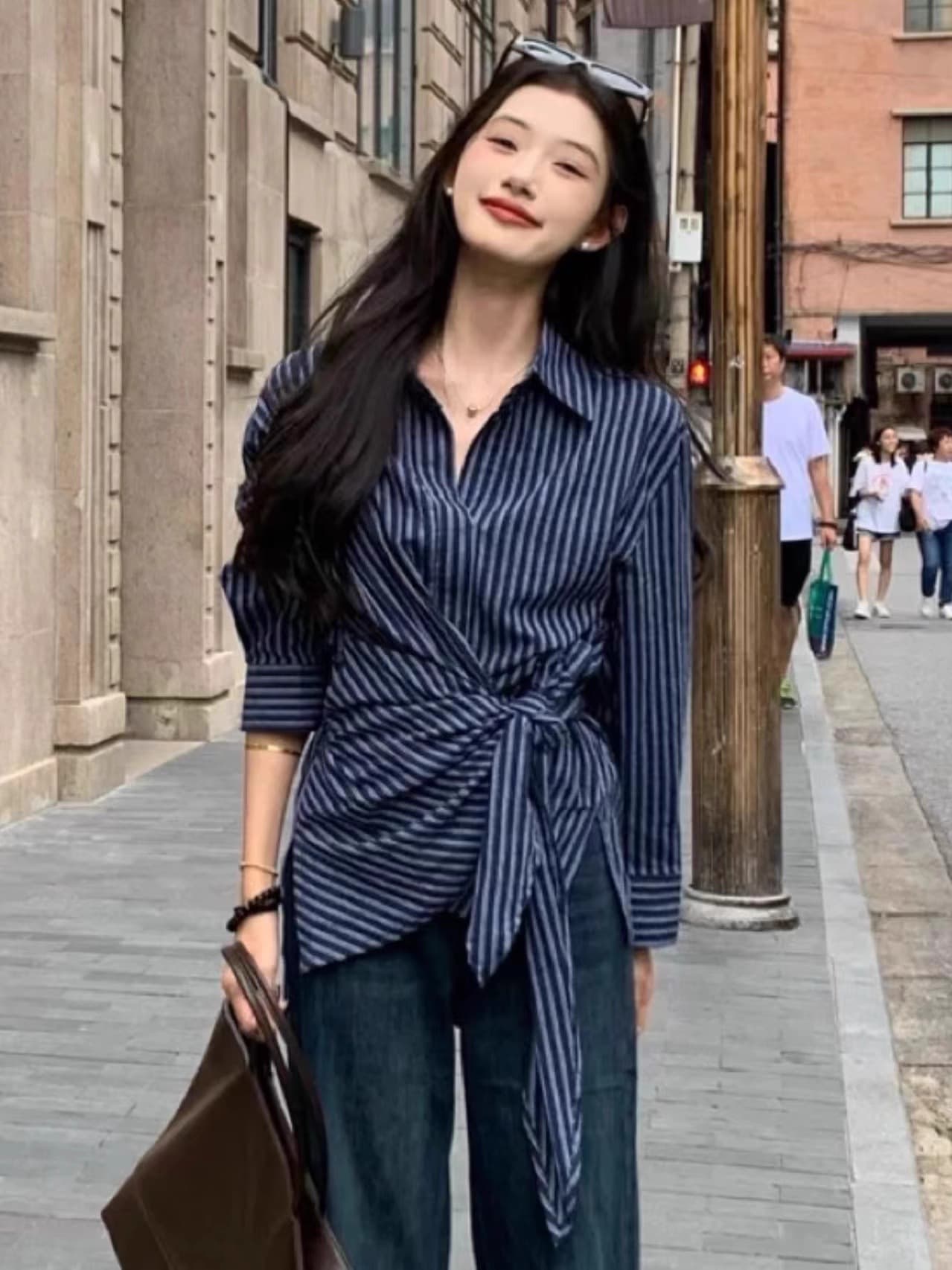 한국 스타일 레트로 디자인 센스 불규칙 허리 수축 레이스업 스트라이프 셔츠 여성 긴 소매 셔츠 패션 품격 맨위 트렌디 이미지 3