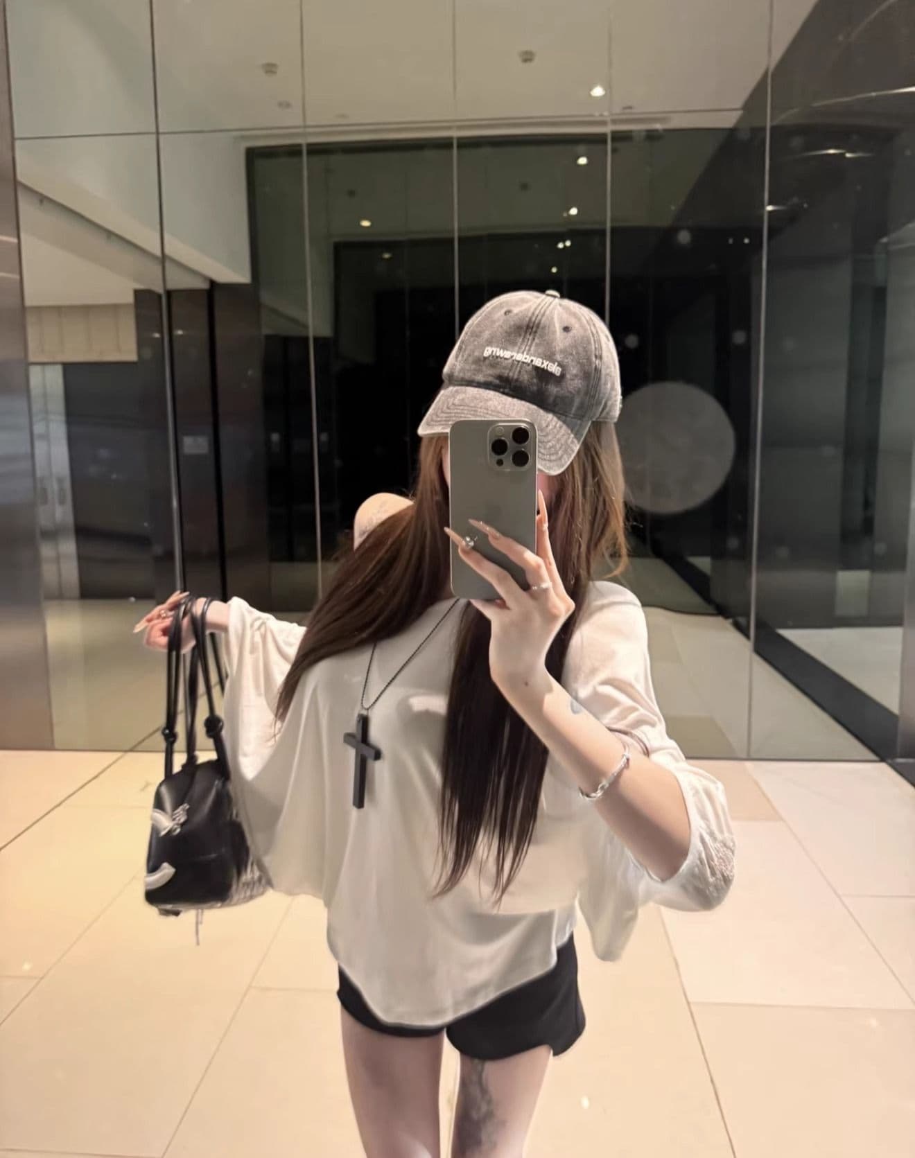 화이트 꼬리 종이 바구니 루즈핏 느긋한 배트윙 소매 품격 자매 레이스 차가운 센스 얼음 가죽 에어컨 블라우스 상세 이미지 3