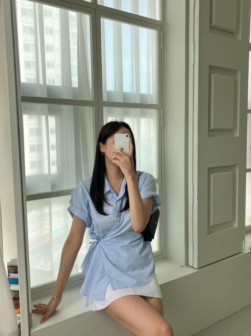한국 chic 레트로 품격 캐주얼 스트라이프 디자인 센스 측면 스트랩 허리 수축 슬림해 보이는 반팔 셔츠 상세 이미지 14