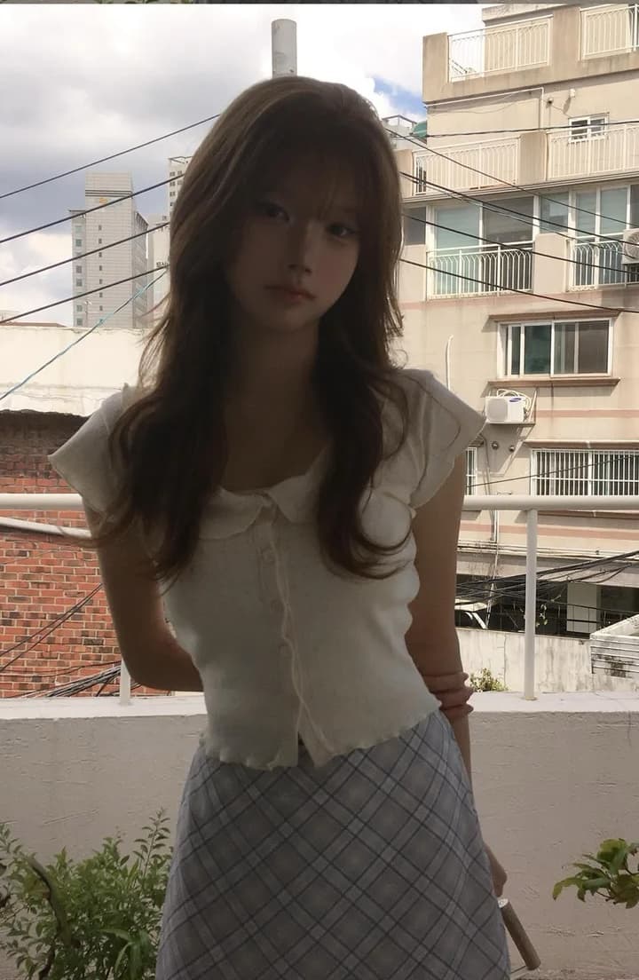 작은 폴로 칼라 슬림해 보이는 쇼트 스타일 반팔 맨위 여성 상세 이미지 9