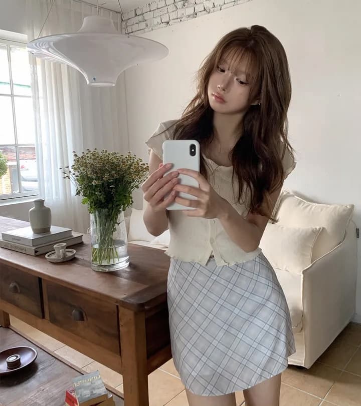 작은 폴로 칼라 슬림해 보이는 쇼트 스타일 반팔 맨위 여성 상세 이미지 11