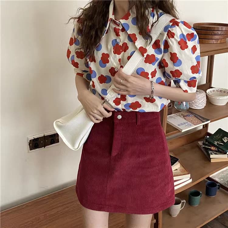 여름 새로운 프랑스식 레트로 항구 바람 꽃무늬 여성 셔츠 디자인 센스 작은 대중 베이비 칼라 거품 소매 맨위