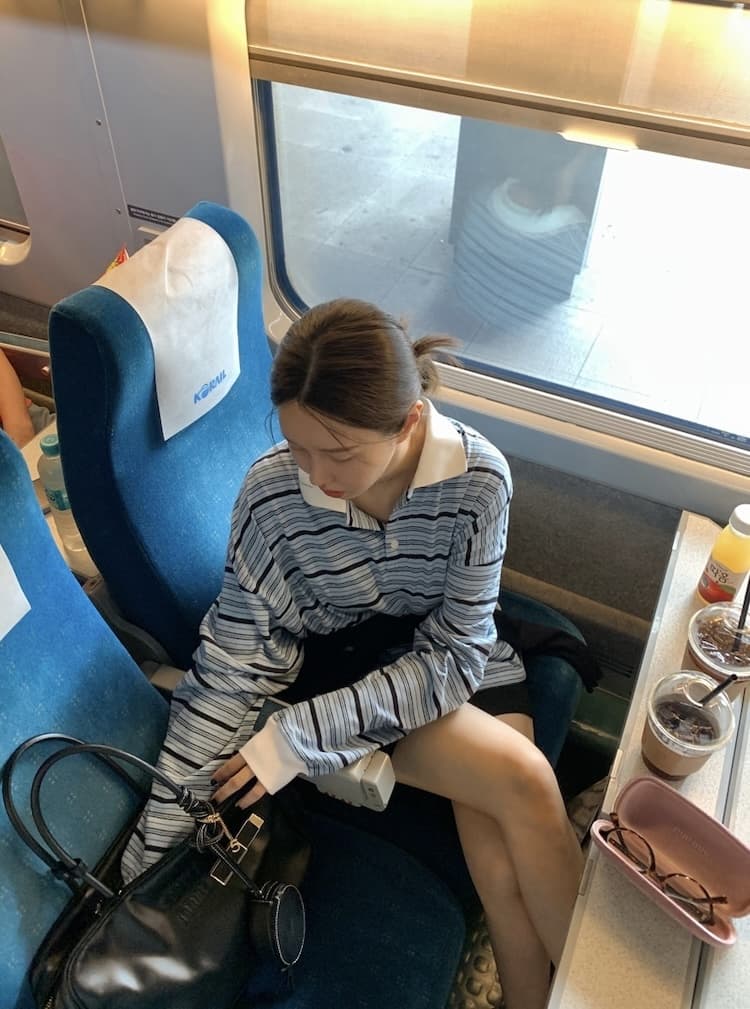 이른 가을 POLO 칼라 스트라이프 느긋한 루즈핏 긴팔 티셔츠 상세 이미지 17
