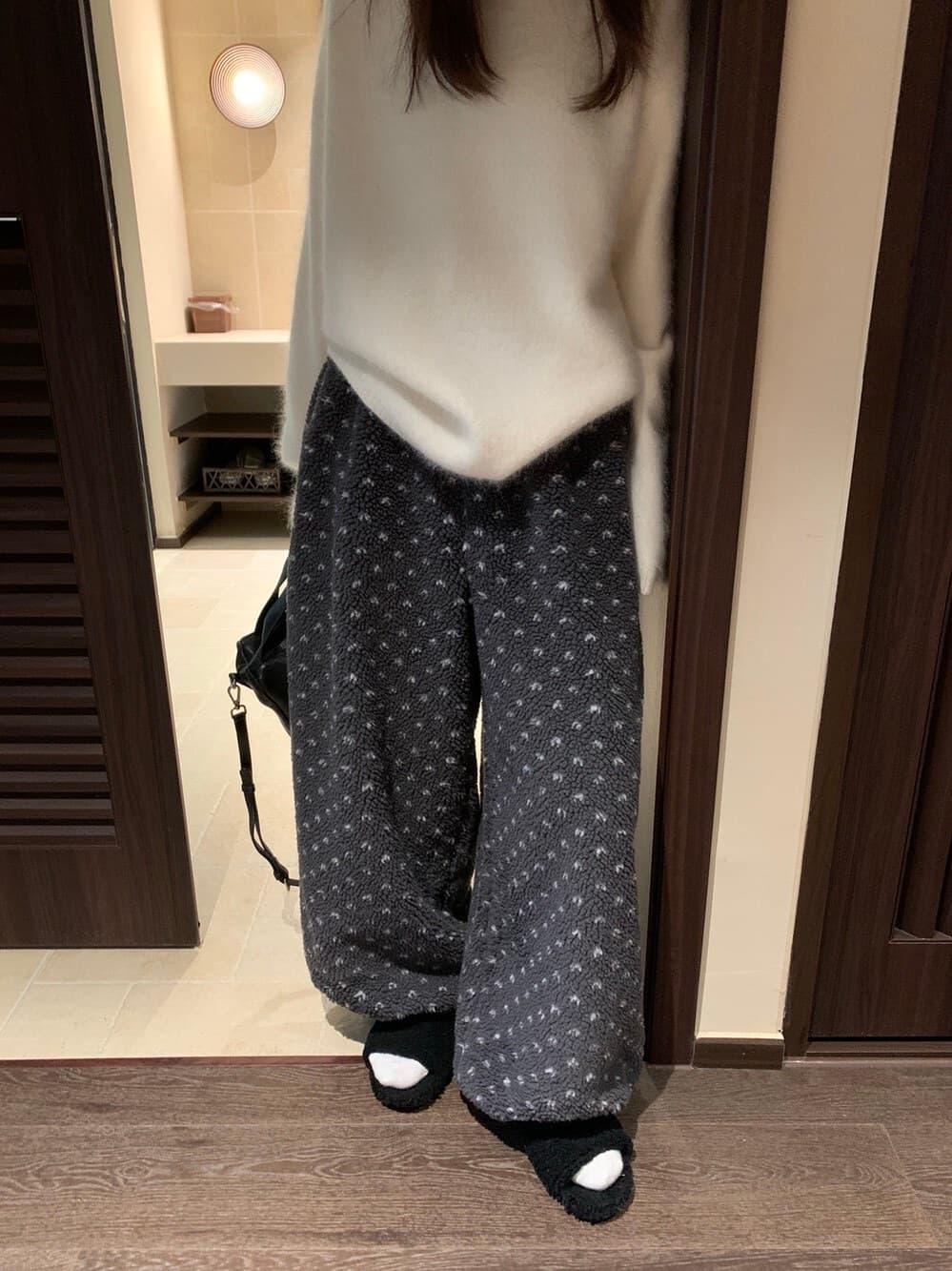 양털 플리스 도트 무늬 운동 바지 여성 가을 겨울 털이 있고 두꺼운 보온 면 바지 루즈핏 조거 플리스 넓은 다리 웨이 바지 상세 이미지 3