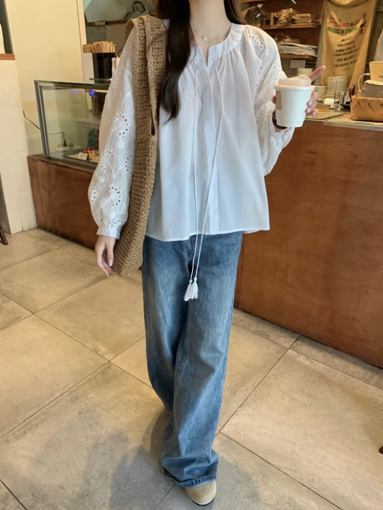 프랑스식 화이트 여성 셔츠 루즈핏 디자인 센스 레이스 자수 부드러운 바람 다용도 레이스업 맨위 상세 이미지 4