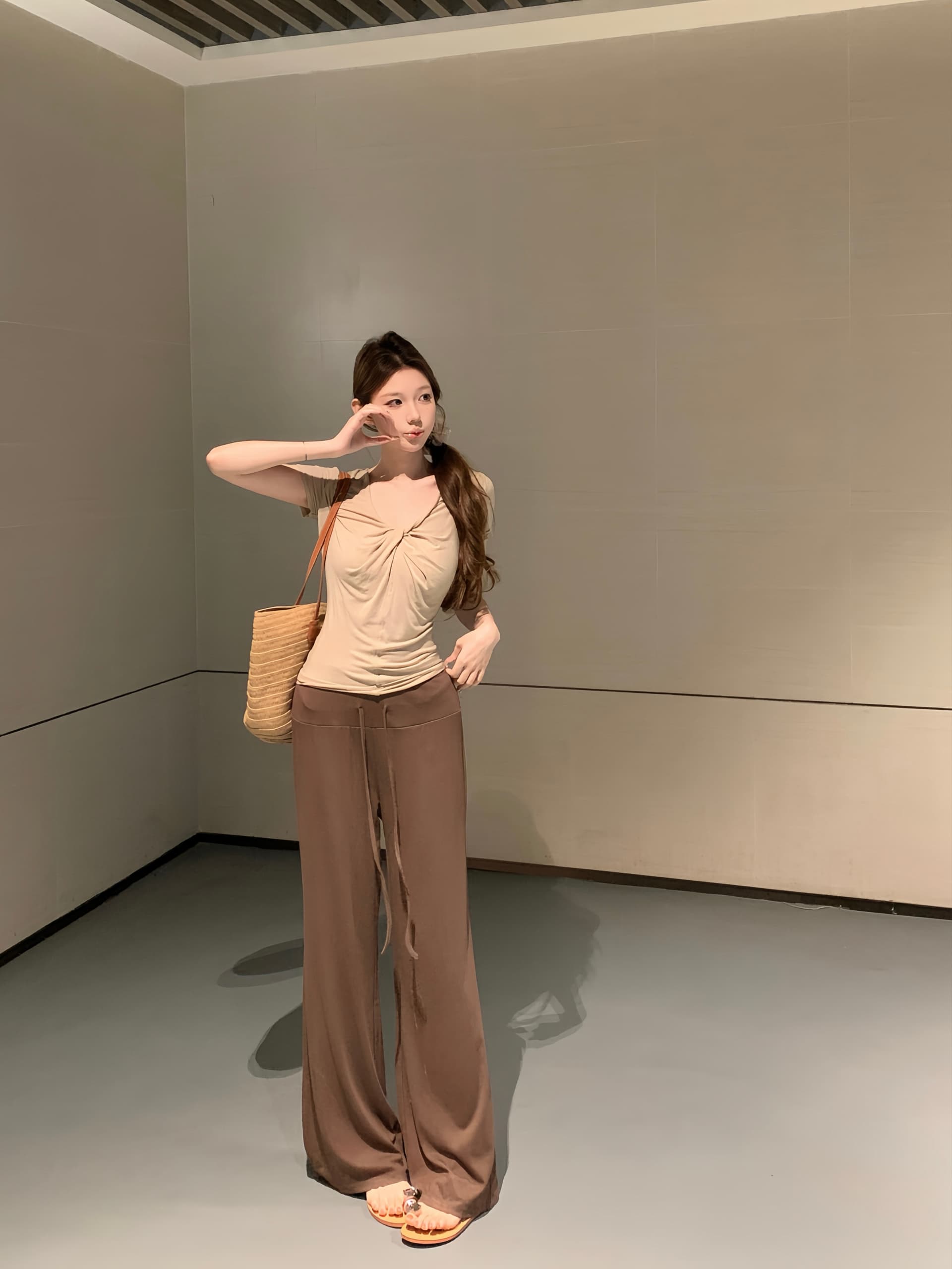 실사 아니요 가격 인하 순수한 욕망 세트 비틀림 V넥 반팔 티셔츠 여성 루즈핏 넓은 다리 부츠컷 캐주얼 바지 투피스 세트 상세 이미지 1