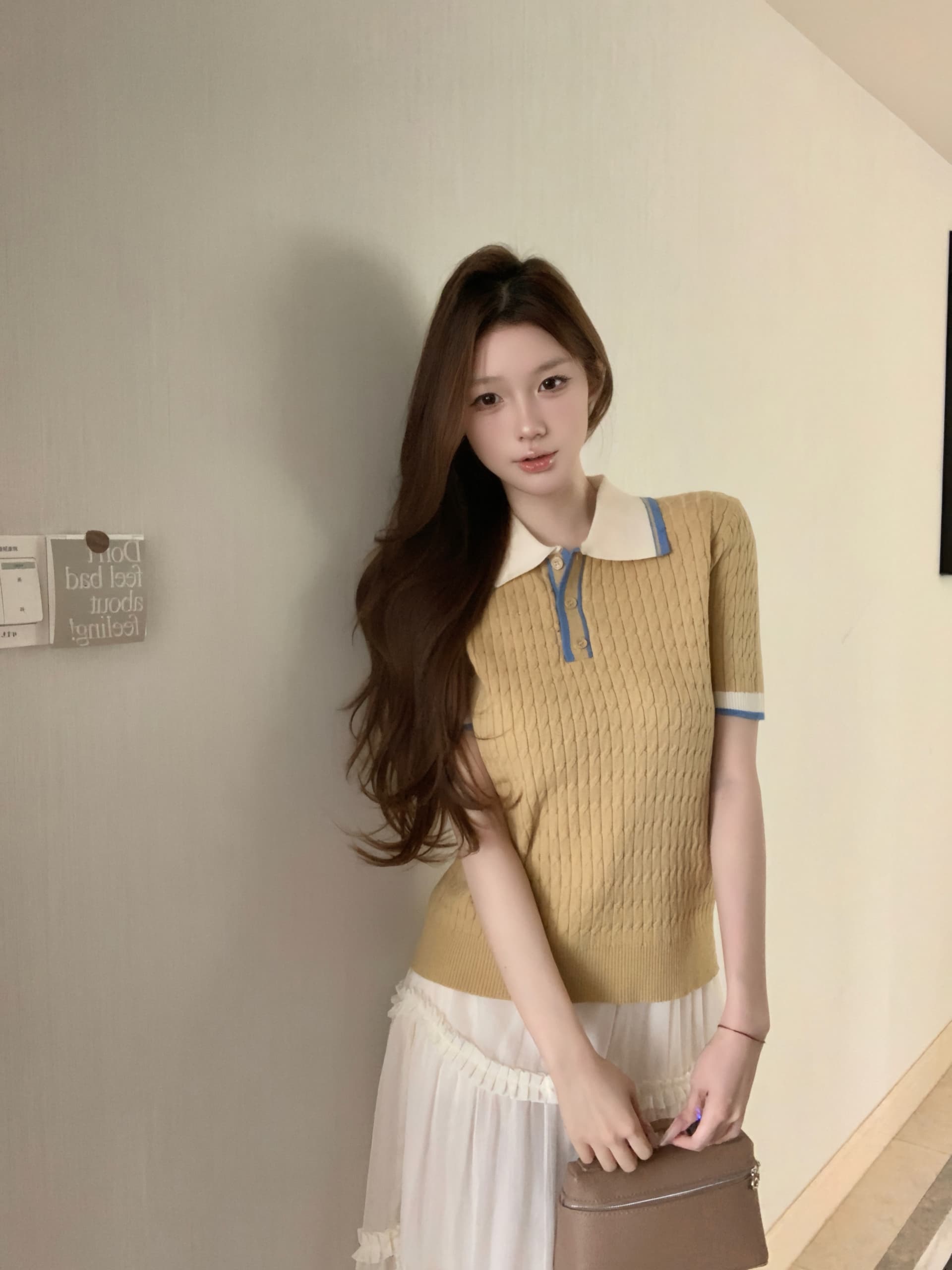 실사 아니요 가격 인하 한 부서 배색 패치워크 폴로 칼라 긍정적 인 어깨 반팔 니트 스웨터 여성 패션 출퇴근 다용도 맨위 상세 이미지 1