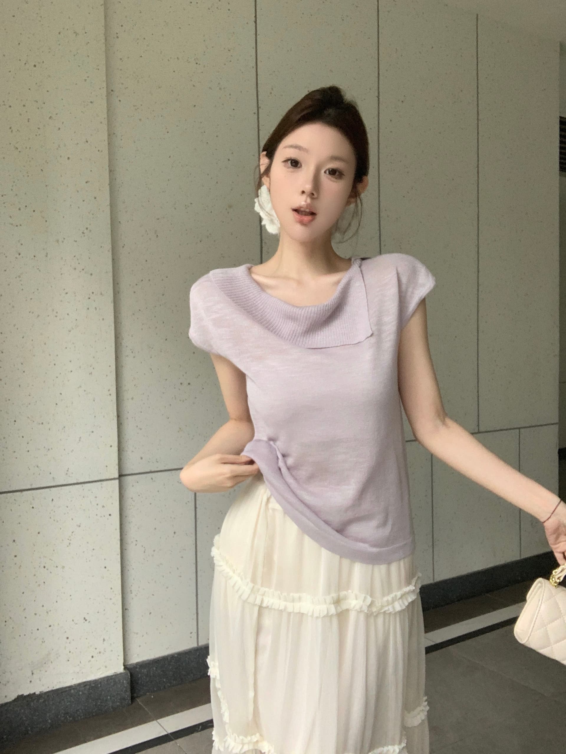 실사 아니요 가격 인하 한 부서 불규칙 칼라 단색 작은 날다 소매 짠 셔츠 여성 여름 새로운 부드러운 품격 맨위 이미지 3