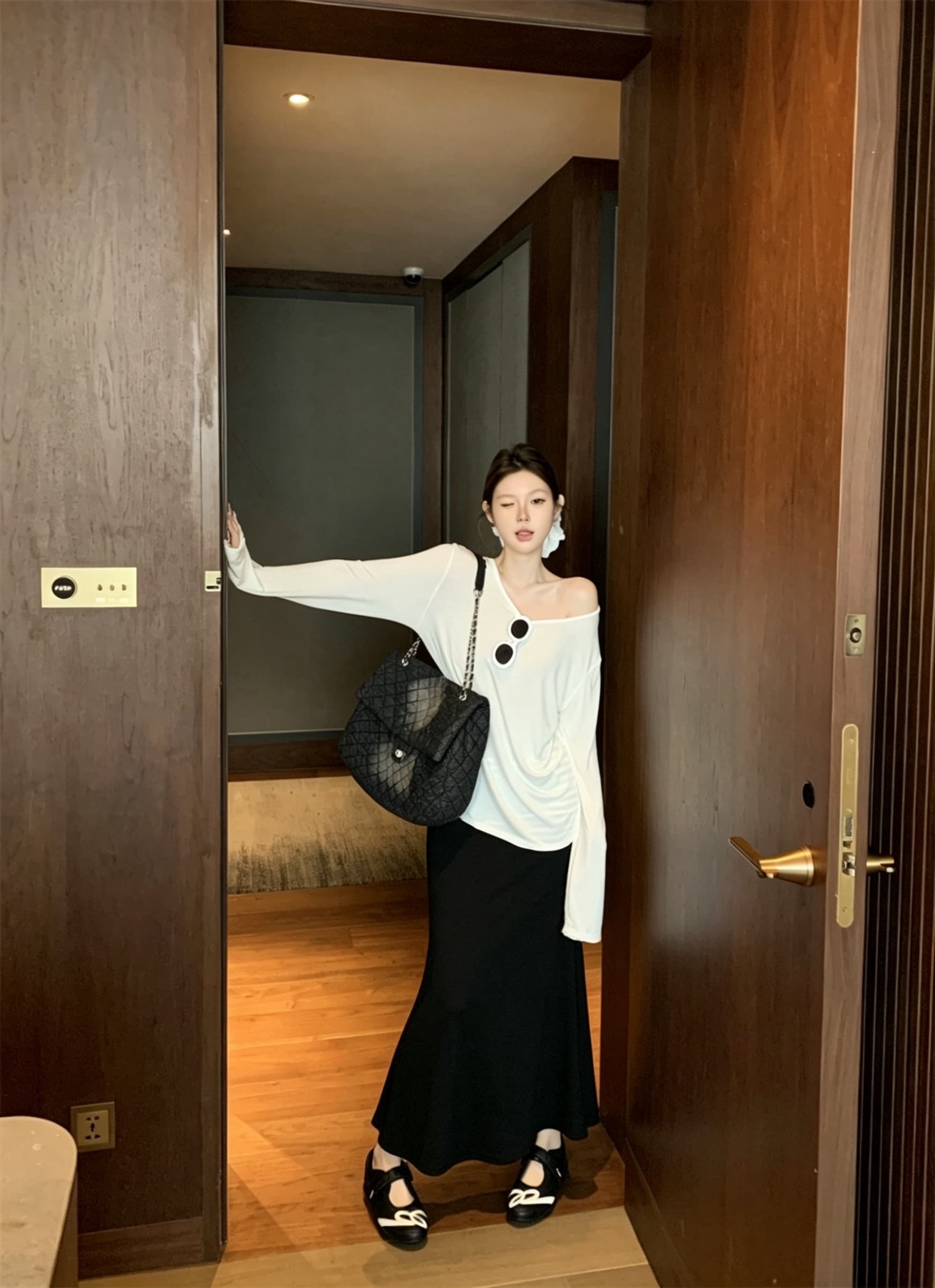 실사 아니요 가격 인하 모달 오프숄더 스트라이프 티셔츠 여성 여름 얇은 스타일 긴팔 맨위 자외선 차단 블라우스 반신 스커트 상세 이미지 2