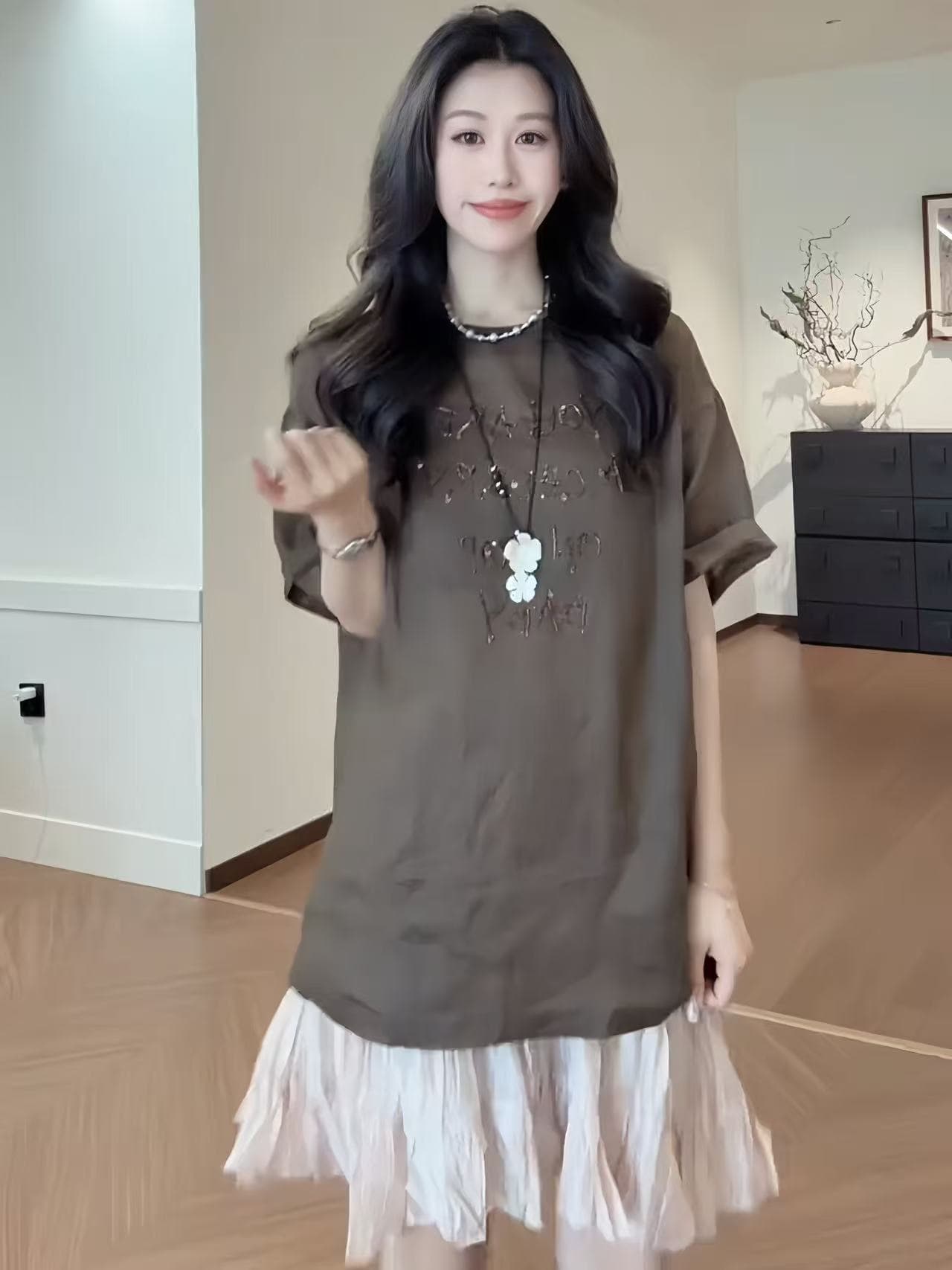 绯 색상 남자 여름 100 라미 느슨함 슬림해 보이는 프린트 라운드 넥 반팔 티셔츠 불규칙 플리츠 반신 스커트 상세 이미지 3