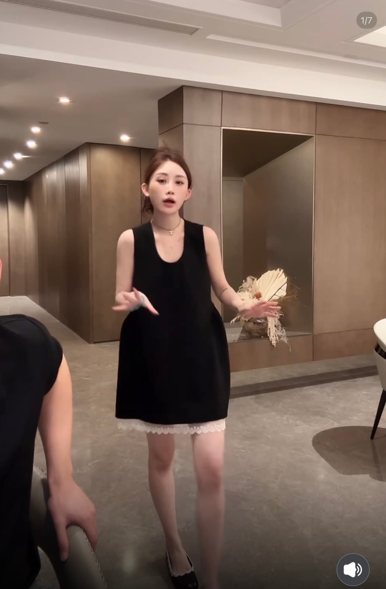 u 프랑스식 천 골드 레이스 조각 그는 벤 디자인 u 칼라 다용도 슬림해 보이는 드레스 이미지 3