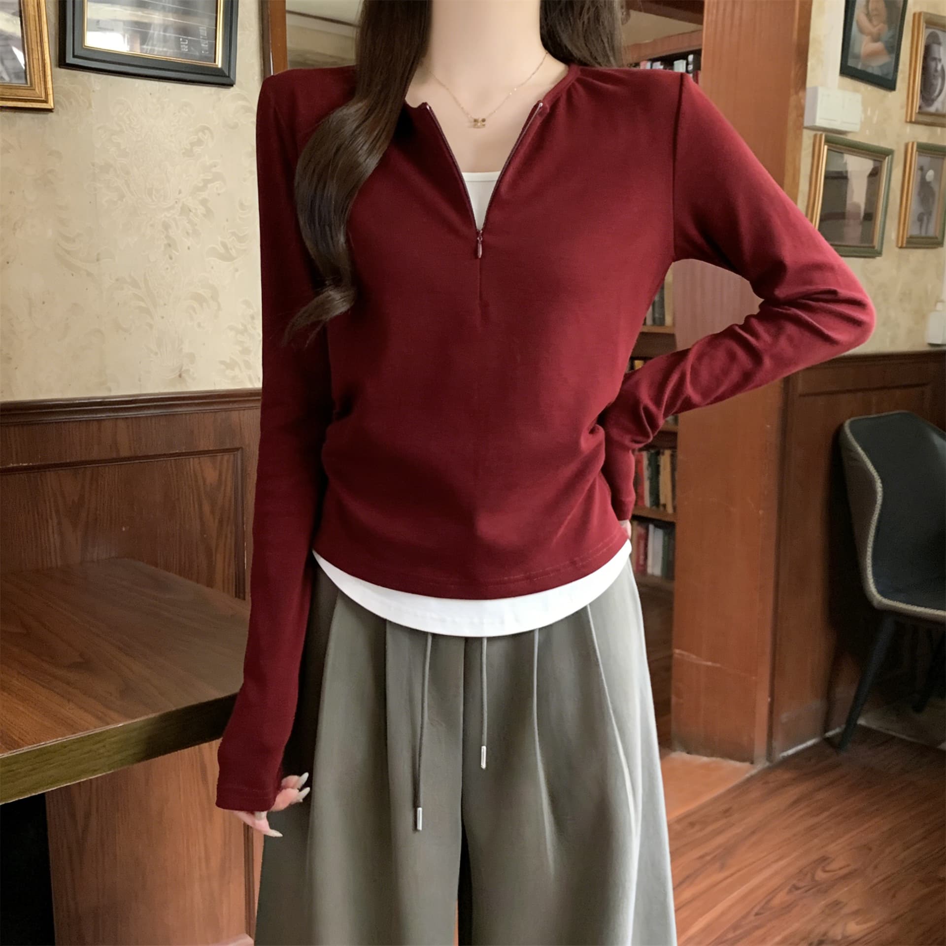 실사 빅 사이즈 페이크 레이어드 긍정적 인 어깨 긴팔 티셔츠 여성 봄 지방 mm 슬림해 보이는 디자인 센스 반 개방 칼라 맨위 상세 이미지 4