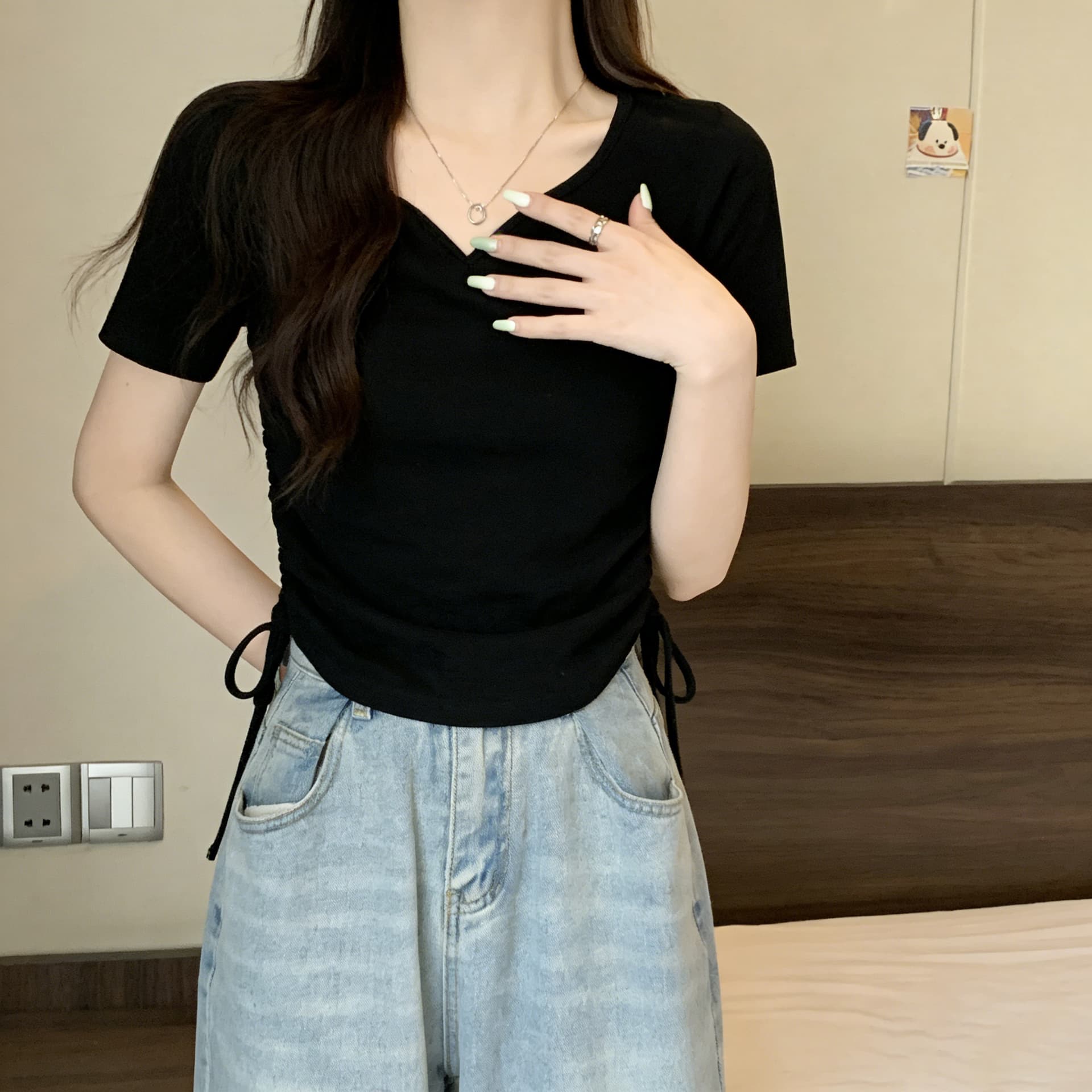 실사 단색 V넥 긍정적 인 어깨 반팔 티셔츠 2026 새로운 지방 mm 펌프 로프 쇼트 스타일 맨위 디자인 센스 작은 대중 여성 상세 이미지 16