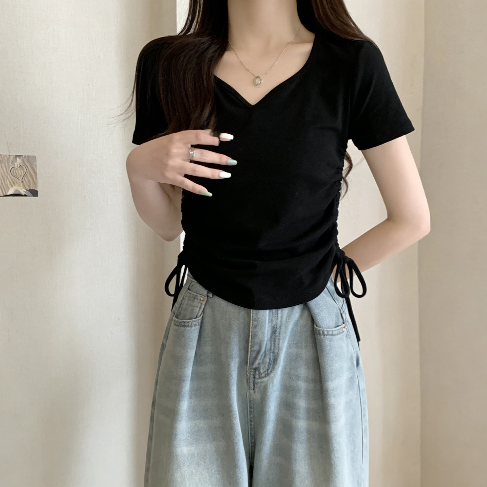 실사 단색 V넥 긍정적 인 어깨 반팔 티셔츠 2026 새로운 지방 mm 펌프 로프 쇼트 스타일 맨위 디자인 센스 작은 대중 여성 상세 이미지 18