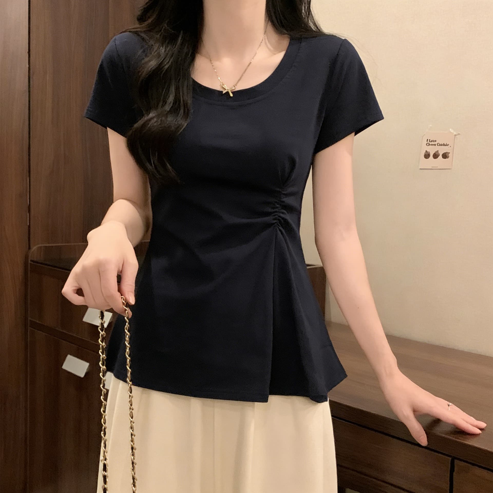 실사 있음 선적 지방 mm 고급 센스 u 칼라 반팔 티셔츠 여름 새로운 순수한 욕망 꼬집기 허리 슬림해 보이는 품격 맨위 상세 이미지 3
