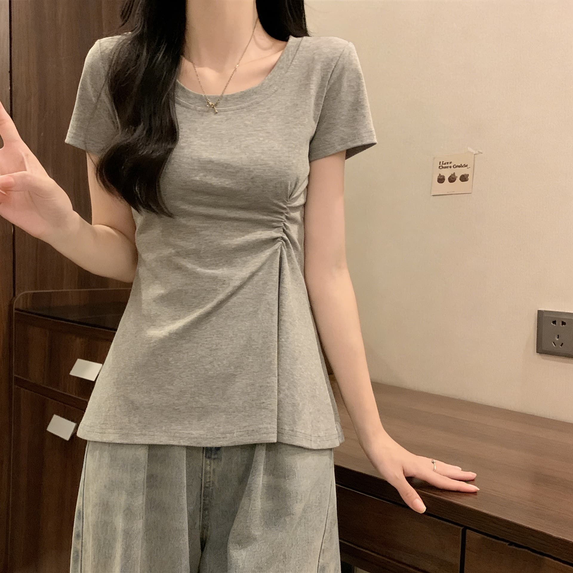 실사 있음 선적 지방 mm 고급 센스 u 칼라 반팔 티셔츠 여름 새로운 순수한 욕망 꼬집기 허리 슬림해 보이는 품격 맨위 상세 이미지 13