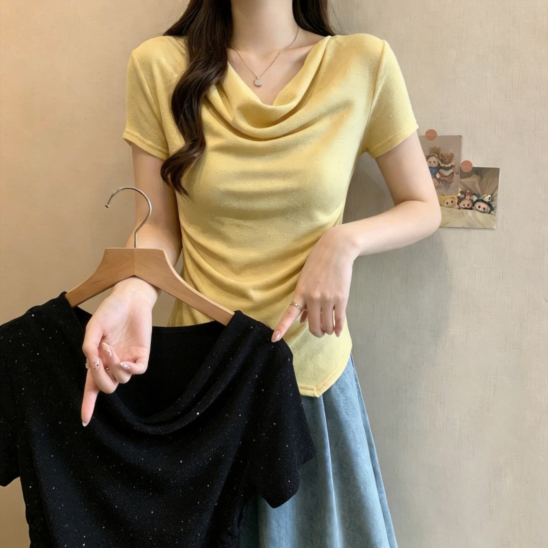 실사 부드러운 바람 황색 허리 수축 티셔츠 흔들다 칼라 말뚝 더미 칼라 마이크로 플래시 반팔 품격 다용도 슬림해 보이는 만나는 맨위