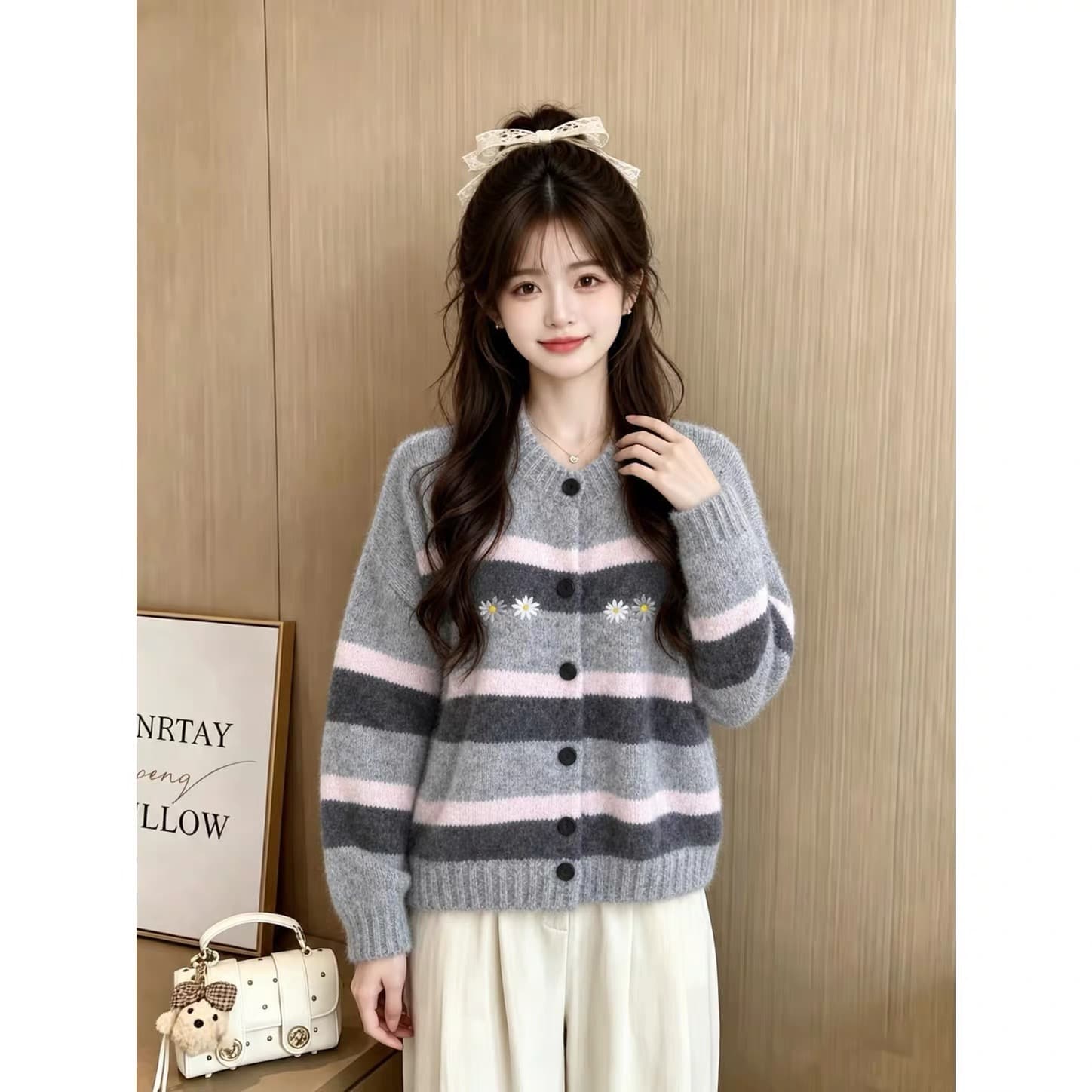 한 부서 부드러운 배색 스트라이프 데이지 자수 라운드 넥 스웨터 따뜻한 부드럽다 찹쌀 한국 스타일 여성 학원 스타일 재킷 상세 이미지 1