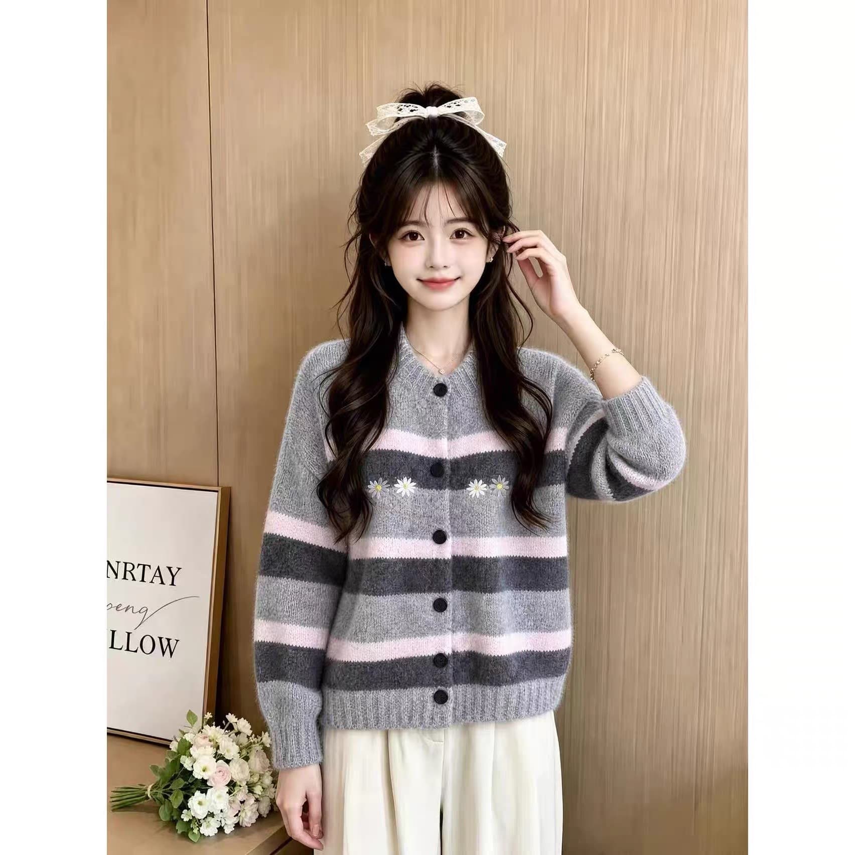 한 부서 부드러운 배색 스트라이프 데이지 자수 라운드 넥 스웨터 따뜻한 부드럽다 찹쌀 한국 스타일 여성 학원 스타일 재킷 상세 이미지 2