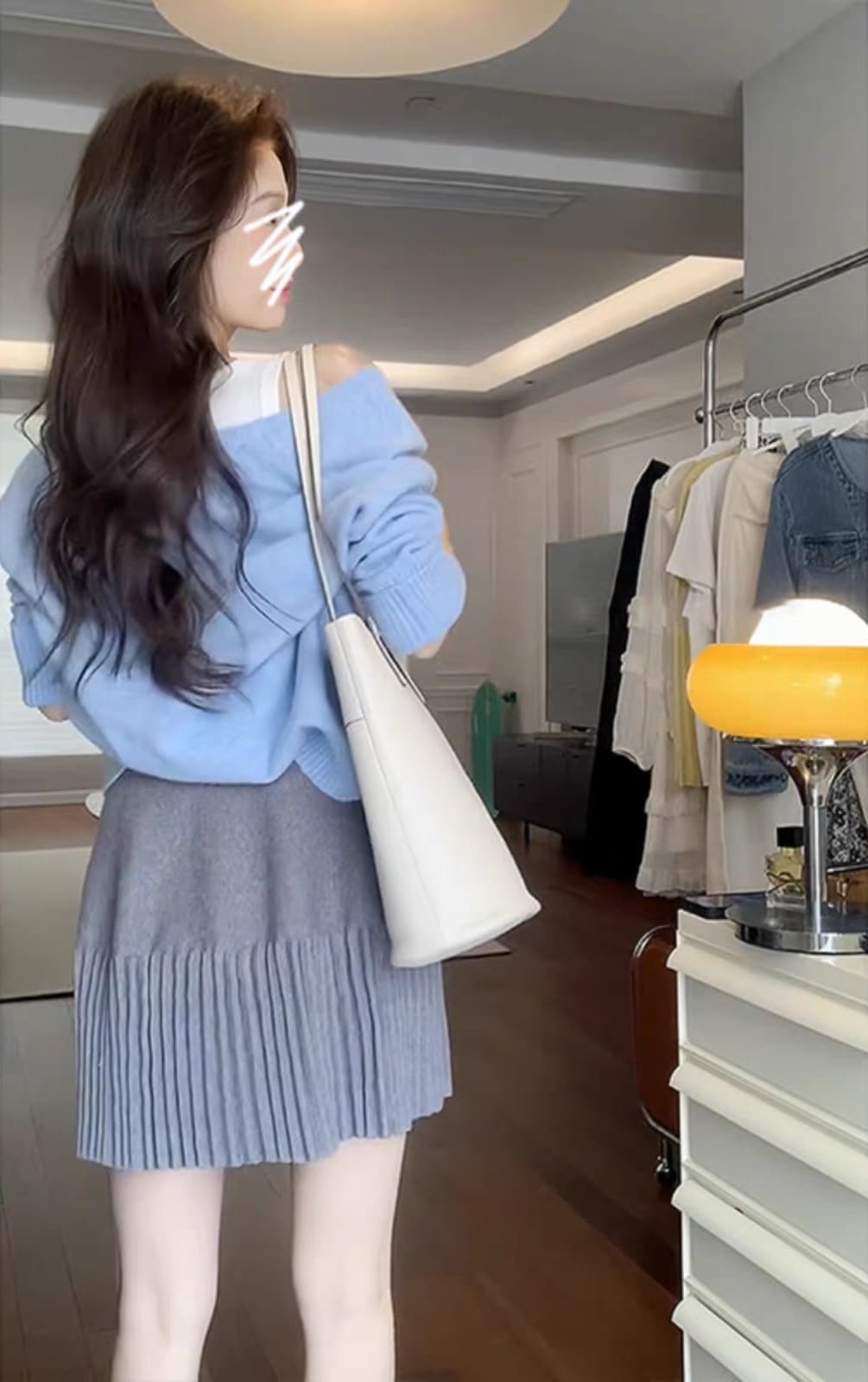 프랑스식 품격 V넥 긴팔 스웨터 여자 가을 느긋한 바람 스택 착용 화이트 인사이드 가져 가라. 회색 반신 스커트 3종 세트 상세 이미지 3