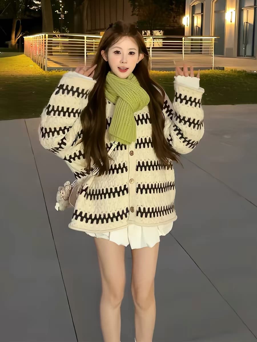 레트로 배색 스트라이프 스웨터 여자 2026 가을 겨울철 새로운 느긋한 바람 싱글 줄 버튼 니트 스웨터 두꺼운 맨위 트렌디 상세 이미지 2