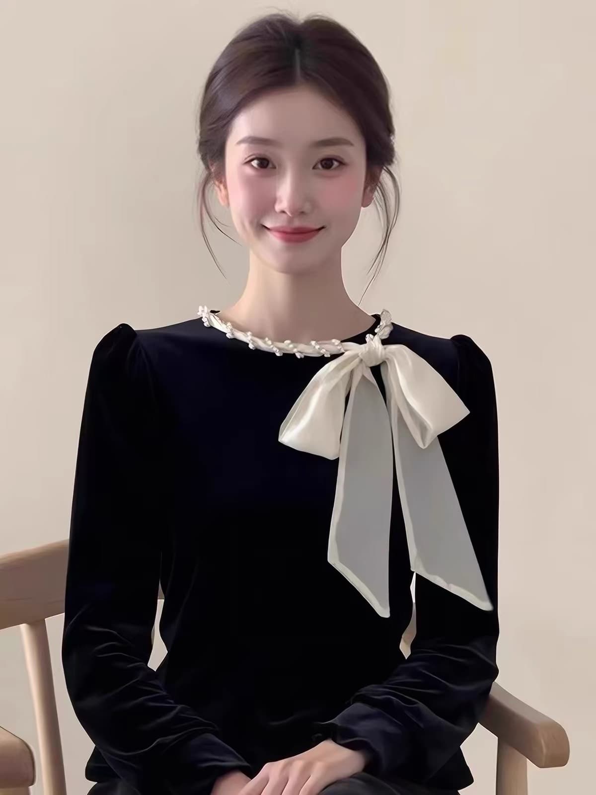 프랑스식 절묘한 나비 매듭 검정색 벨벳 여성 셔츠 가을 겨울 빛 럭셔리 고급 센스 비즈 박기 티셔츠 기본 셔츠 맨위 이미지 2