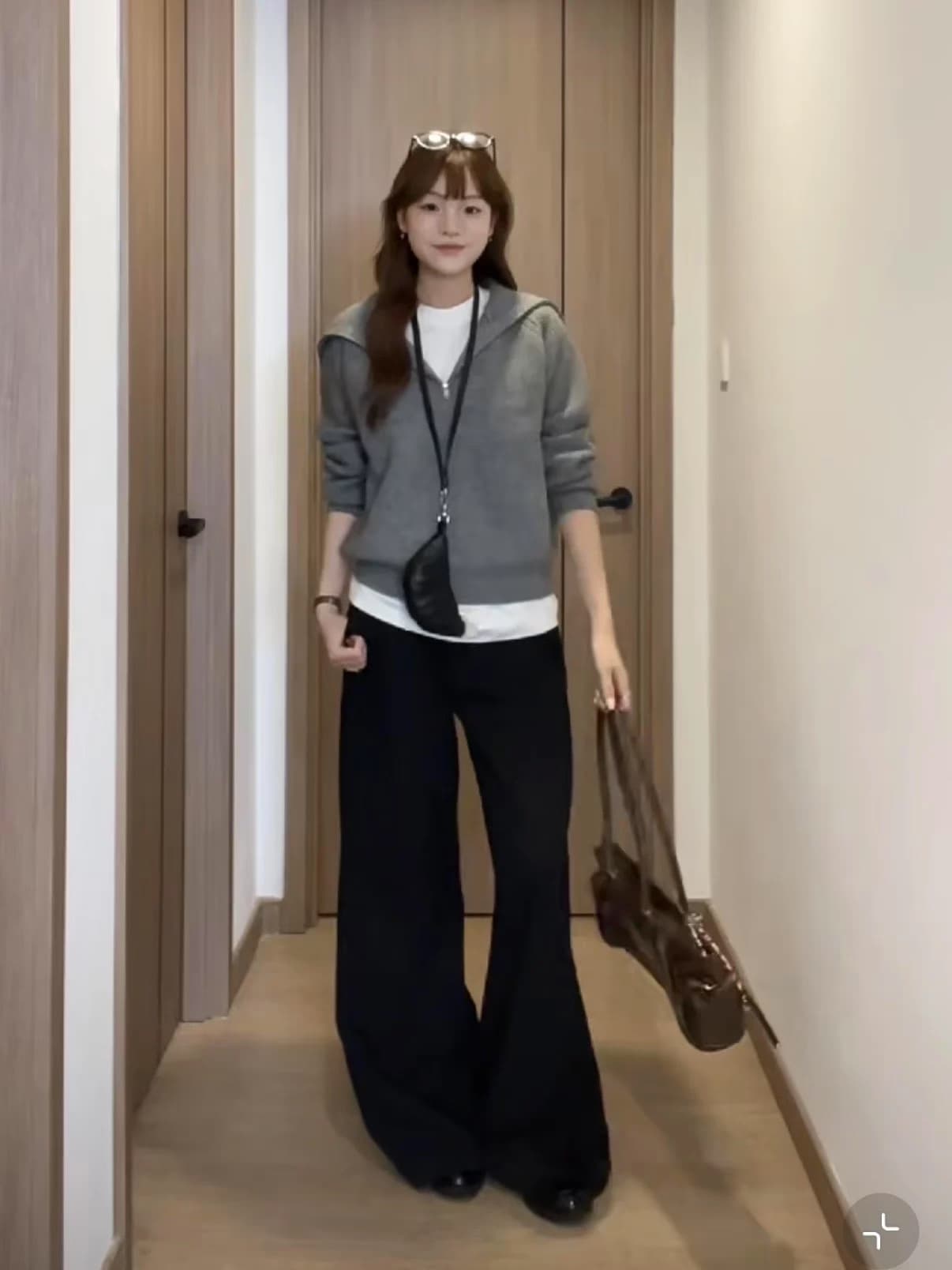 가을 여성 의류 2026 새로운 차 부서 착용 가져 가라. 전체 집합 패션 마이크로 지방 연령 감소 맨위 청바지 세 조각 세트 상세 이미지 1