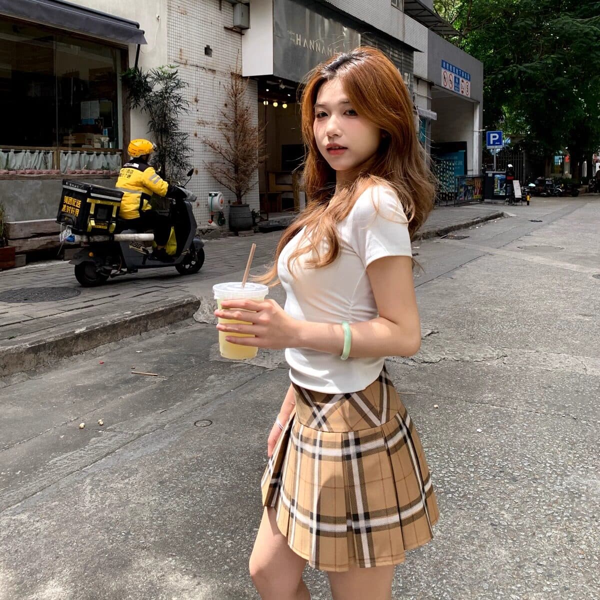 체크무늬 플리츠 스커트 여성 여름 2026 새로운 얇은 스타일 반신 스커트 작은 키 하이웨이스트 슬림해 보이는 A라인 스커트 미니 스커트 여성 이미지 3
