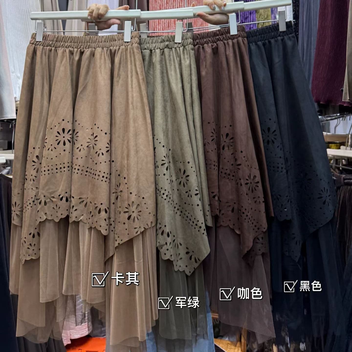 가을 레트로 패션 불규칙 홀로우 아웃 화상 꽃 스웨이드 원단 패치워크 망사 반신 롱 스커트 여성 퍼프 빅 플레어 스커트 상세 이미지 8