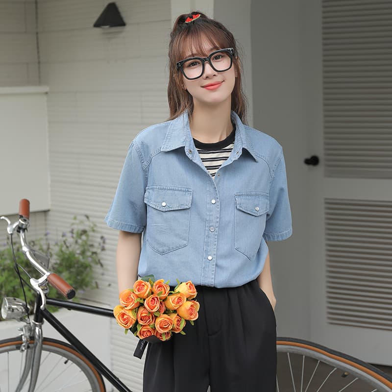 새로운 패션 한국 스타일 슬림해 보이는 다용도 데님 반팔 셔츠 깊은 얕은 둘 색상 이미지 3