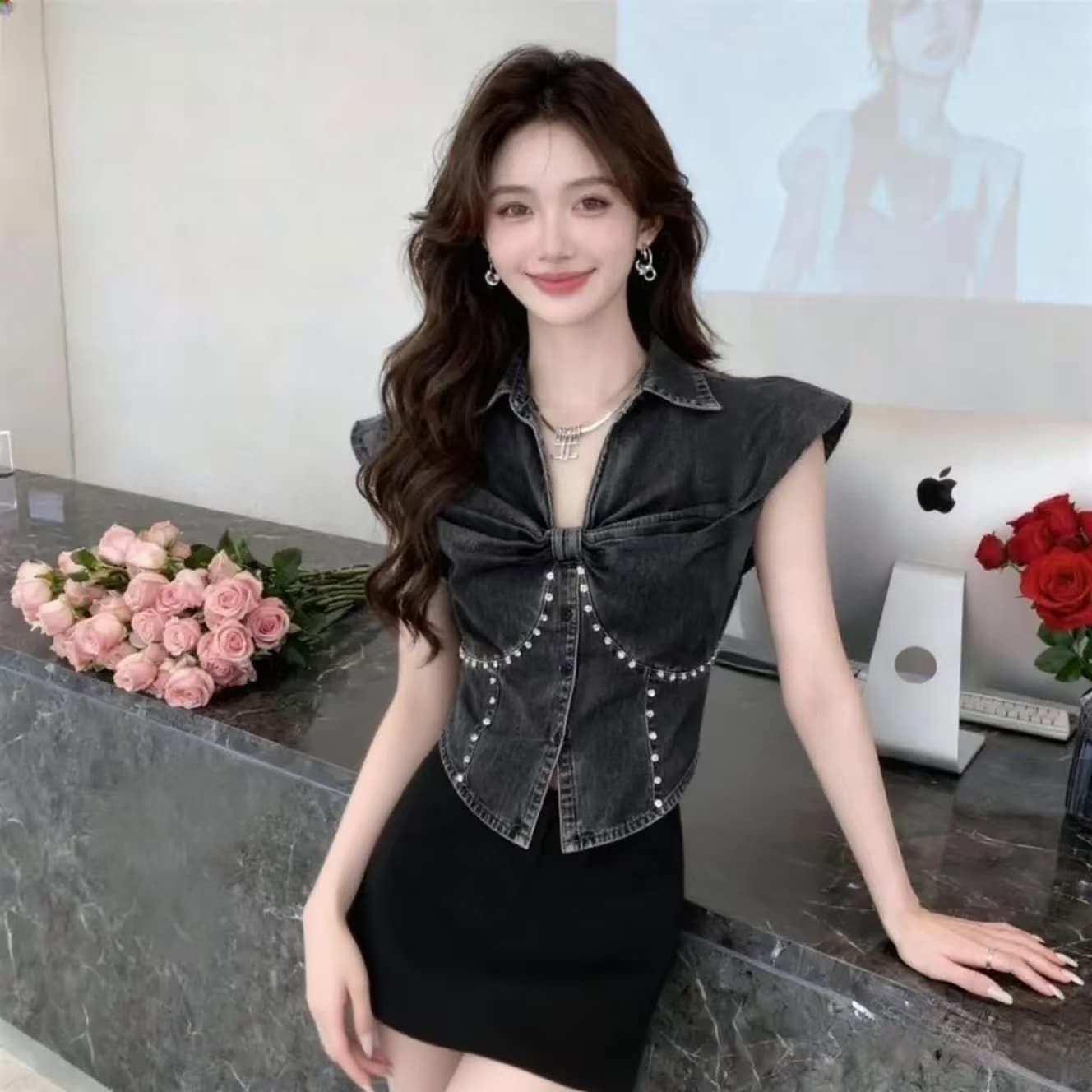 개성 단추 스타일 레트로 데님 조끼 여성 2026 여름 섹션 프릴 V넥 몸매 가꾸기 쇼트 스타일 무거운 작업 맨위