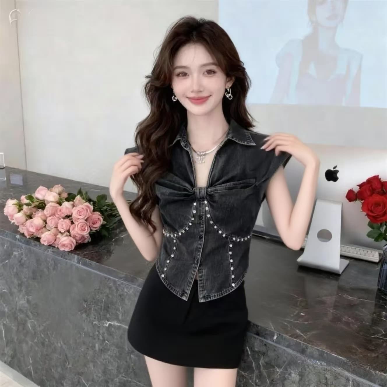 개성 단추 스타일 레트로 데님 조끼 여성 2026 여름 섹션 프릴 V넥 몸매 가꾸기 쇼트 스타일 무거운 작업 맨위 상세 이미지 1