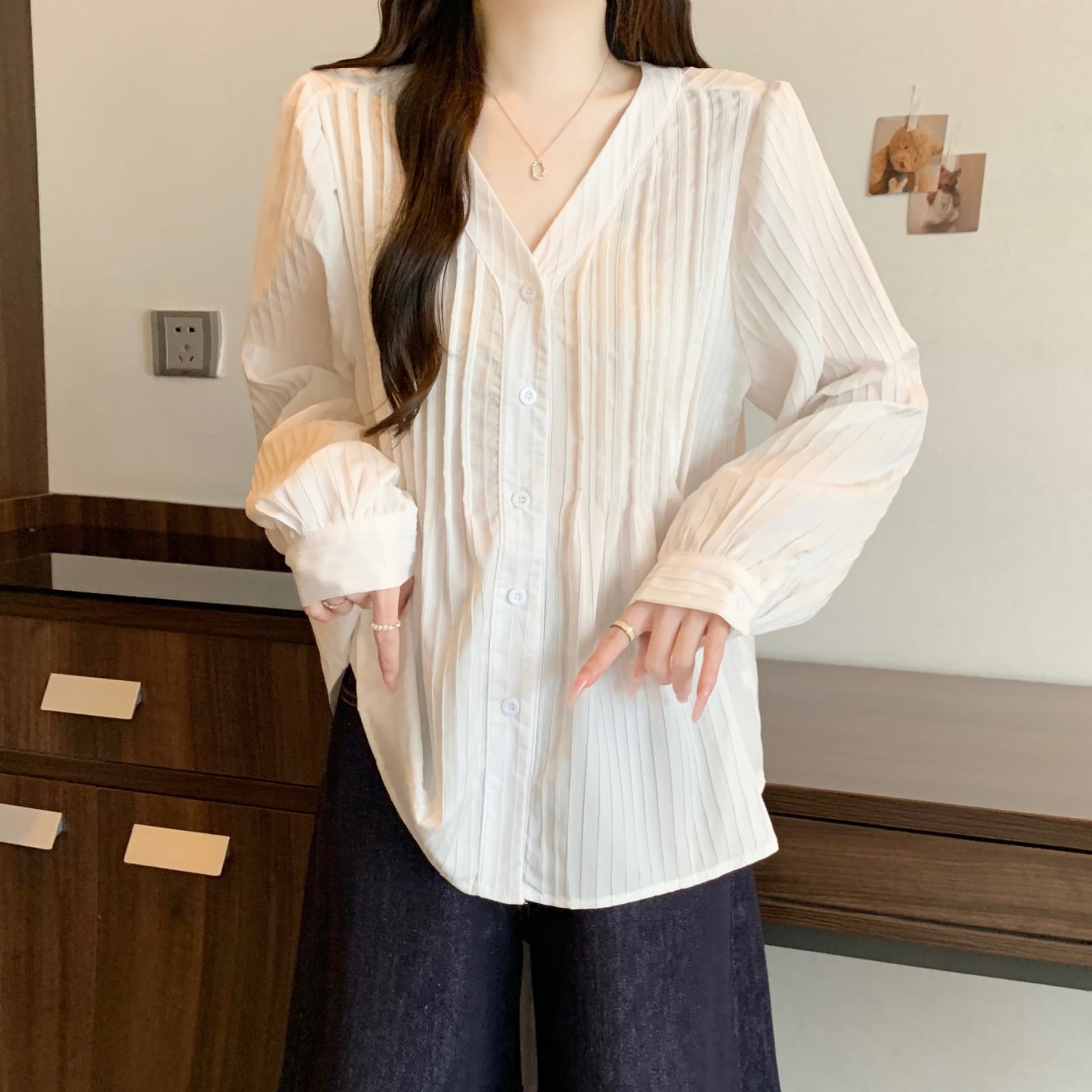 26 가을 새로운 빅 사이즈 여성 의류 한국 스타일 루즈핏 종류 주름 셔츠 지방 mm 표지 고기 슬림해 보이는 V넥 긴팔 맨위 상세 이미지 15
