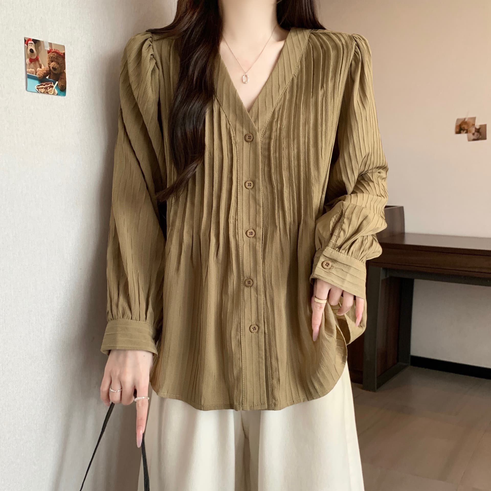 26 가을 새로운 빅 사이즈 여성 의류 한국 스타일 루즈핏 종류 주름 셔츠 지방 mm 표지 고기 슬림해 보이는 V넥 긴팔 맨위 상세 이미지 26