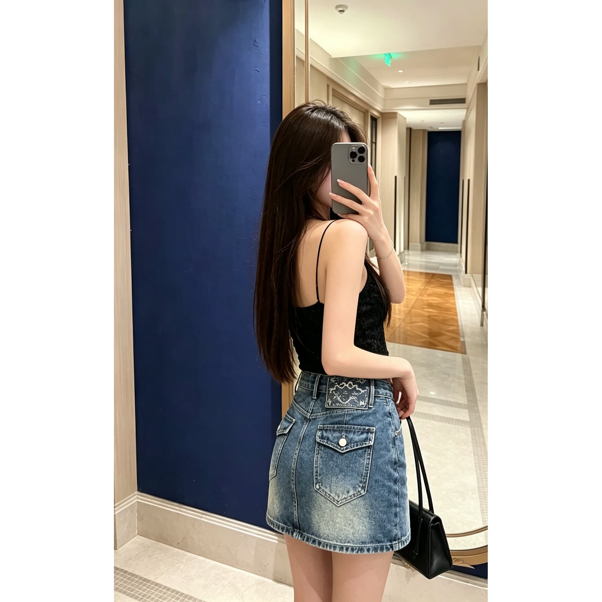 실사 한국 스타일 디자인 센스 나비 매듭 자수 데님 짧은 치마 반신 스커트 여성 여름 하이웨이스트 한 마디 타이트 스커트 슬림해 보이는 이미지 6