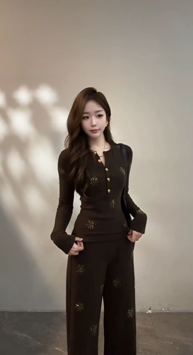 2026 가을 겨울 새로운 단추 디자인 핫픽스 긴팔 티셔츠 스트레이트 팬츠 패션 캐주얼 세트 이미지 5