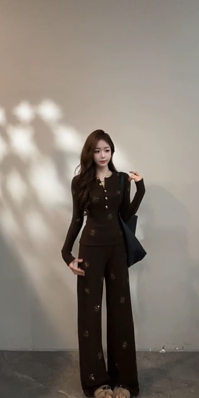 2026 가을 겨울 새로운 단추 디자인 핫픽스 긴팔 티셔츠 스트레이트 팬츠 패션 캐주얼 세트 이미지 2