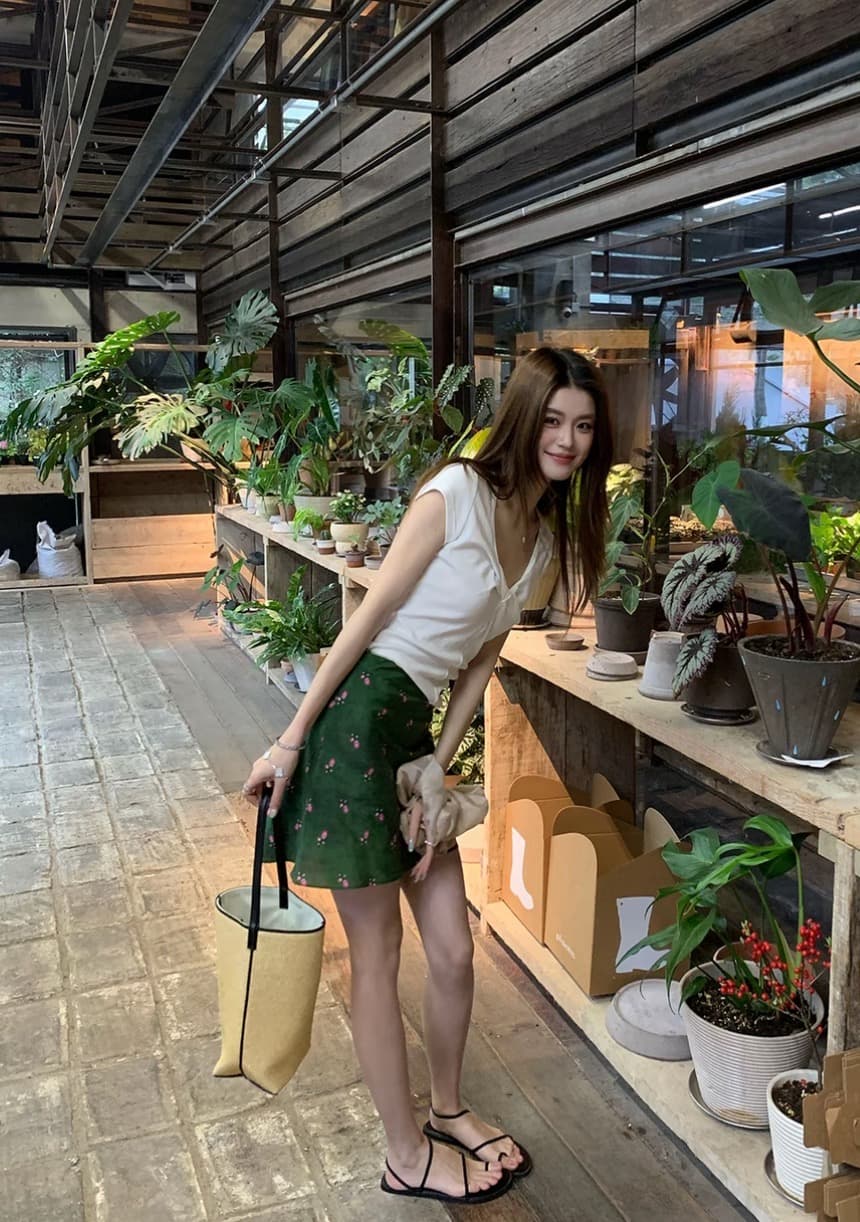 2026 순수한 욕망 프로 피부 면 혼방 비틀림 세부 사항 V넥 슬림해 보이는 맨위 레트로 꽃무늬 부드러운 느긋한 A라인 스커트 이미지 5