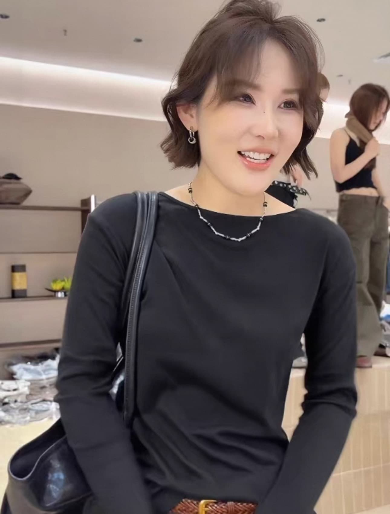 2026 새로운 이른 가을 핫걸 다용도 뒤로 홀로우 아웃 허리 수축 디자인 슬림해 보이는 긴팔 맨위 이미지 3