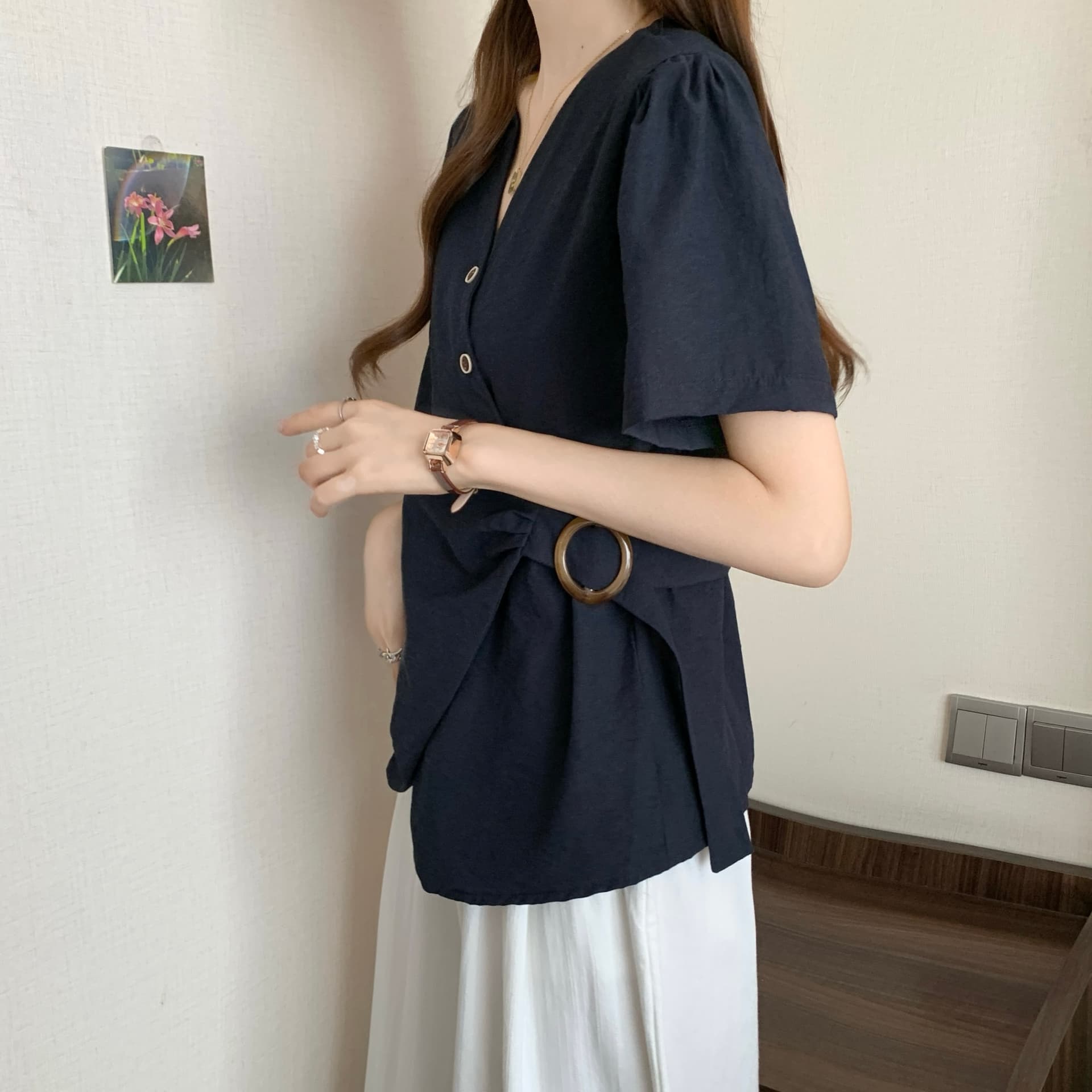 빅 사이즈 2026 여름 새로운 지방 mm 한 부서 불규칙 디자인 센스 작은 대중 V넥 허리 수축 표지 배 슬림해 보이는 셔츠 상세 이미지 21