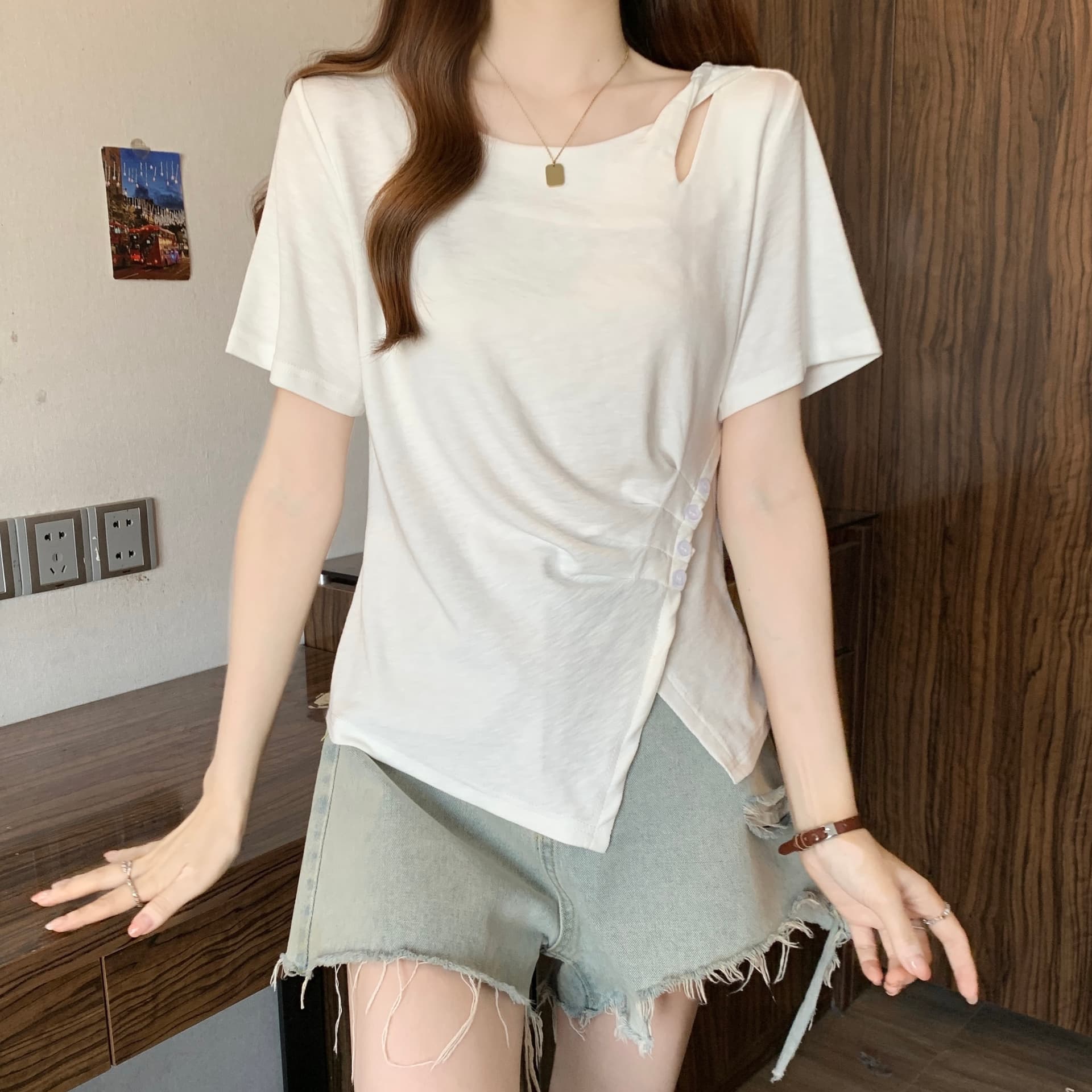 2026 여름 새로운 지방 mm 라운드 넥 긍정적 인 어깨 홀로우 아웃 디자인 센스 불규칙 주름 슬림해 보이는 다용도 반팔 티셔츠 상세 이미지 7