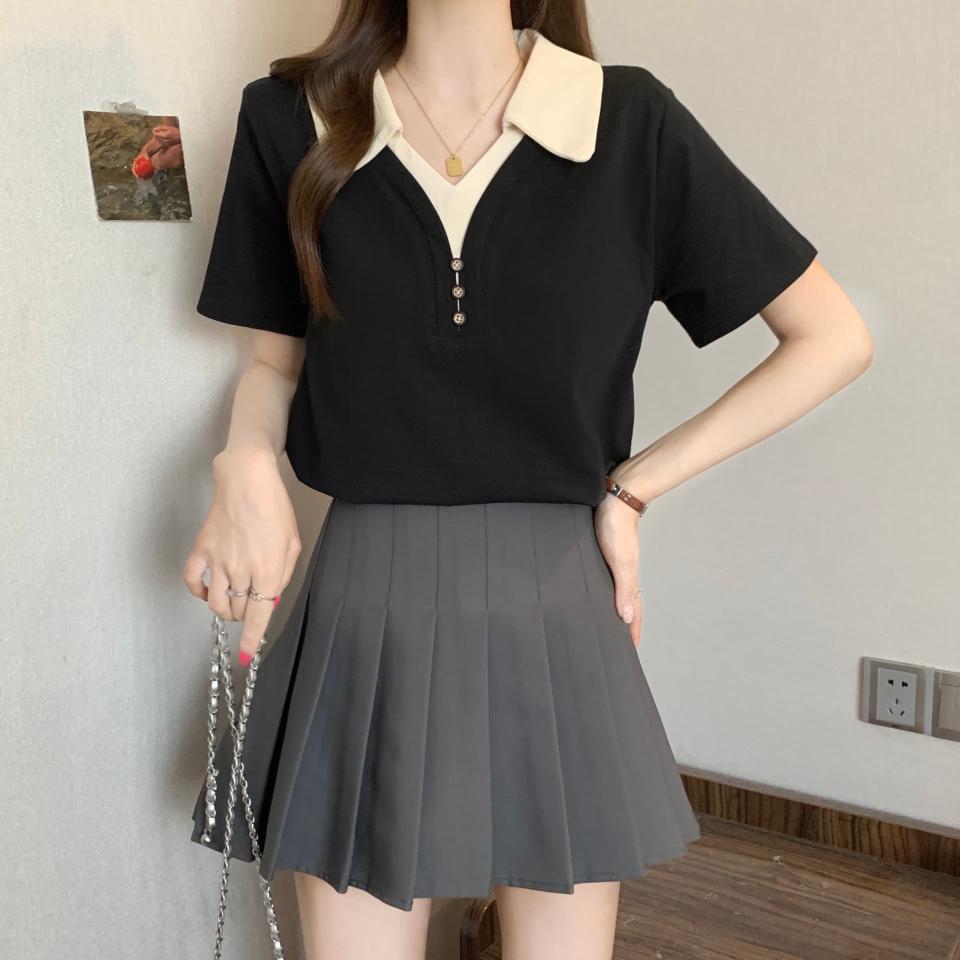 2026 여름 새로운 지방 mm 블랙 살구 패치워크 배색 POLO 셔츠 V넥 페이크 레이어드 디자인 센스 긍정적 인 어깨 다용도 티셔츠 상세 이미지 8