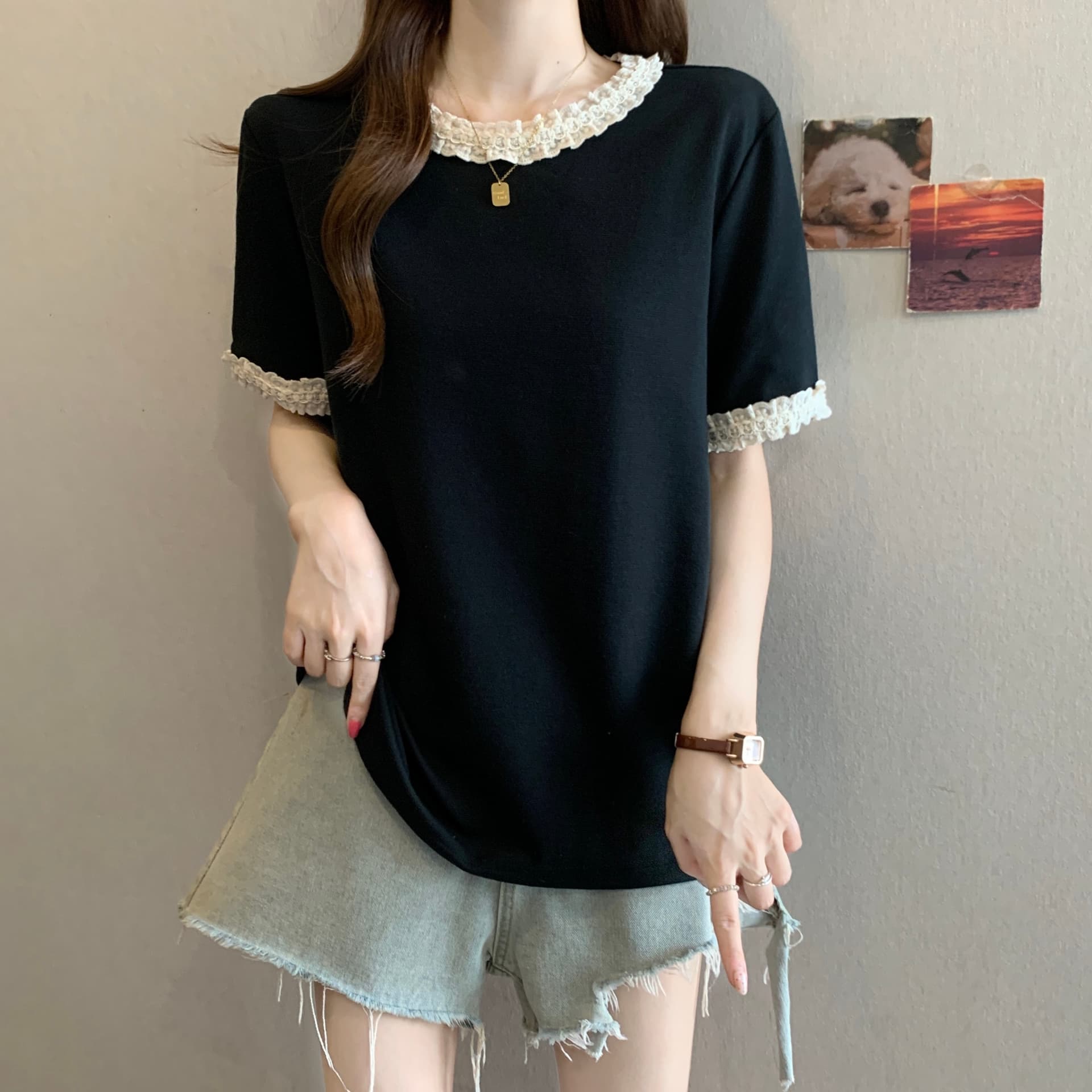 여름 새로운 지방 mm 검정색 라운드 넥 긍정적 인 어깨 레이스 패치워크 배색 디자인 센스 표지 고기 슬림해 보이는 다용도 티셔츠 여성 상세 이미지 3