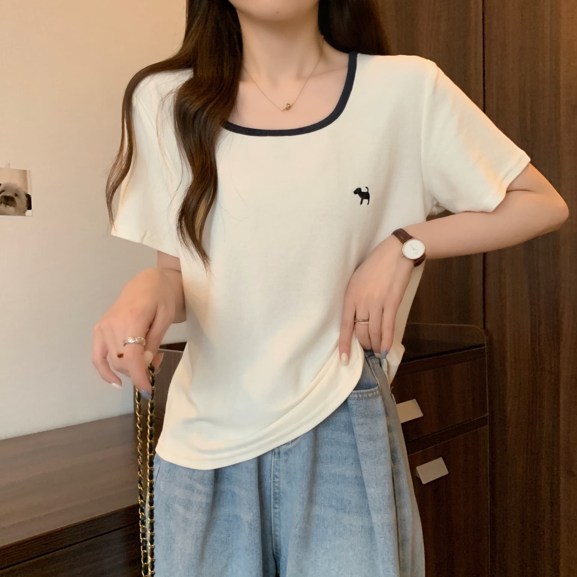 실사 빅 사이즈 여성 의류 광장 칼라 슬림해 보이는 단색 맨위 자수 토끼 배색 긍정적 인 어깨 반팔 티셔츠 상세 이미지 8