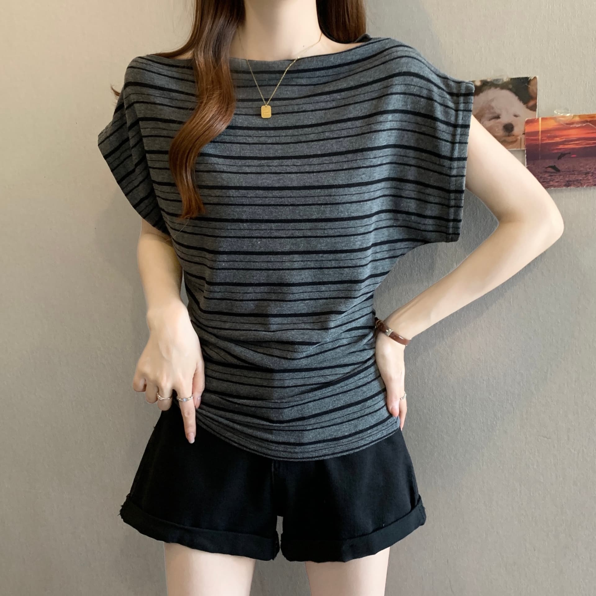 실사 2808# 마이크로 지방 mm 순수한 욕망 핫걸 오프숄더 스트라이프 반팔 티셔츠 주름 허리 수축 슬림해 보이는 비스듬한 어깨 의류 이미지 5