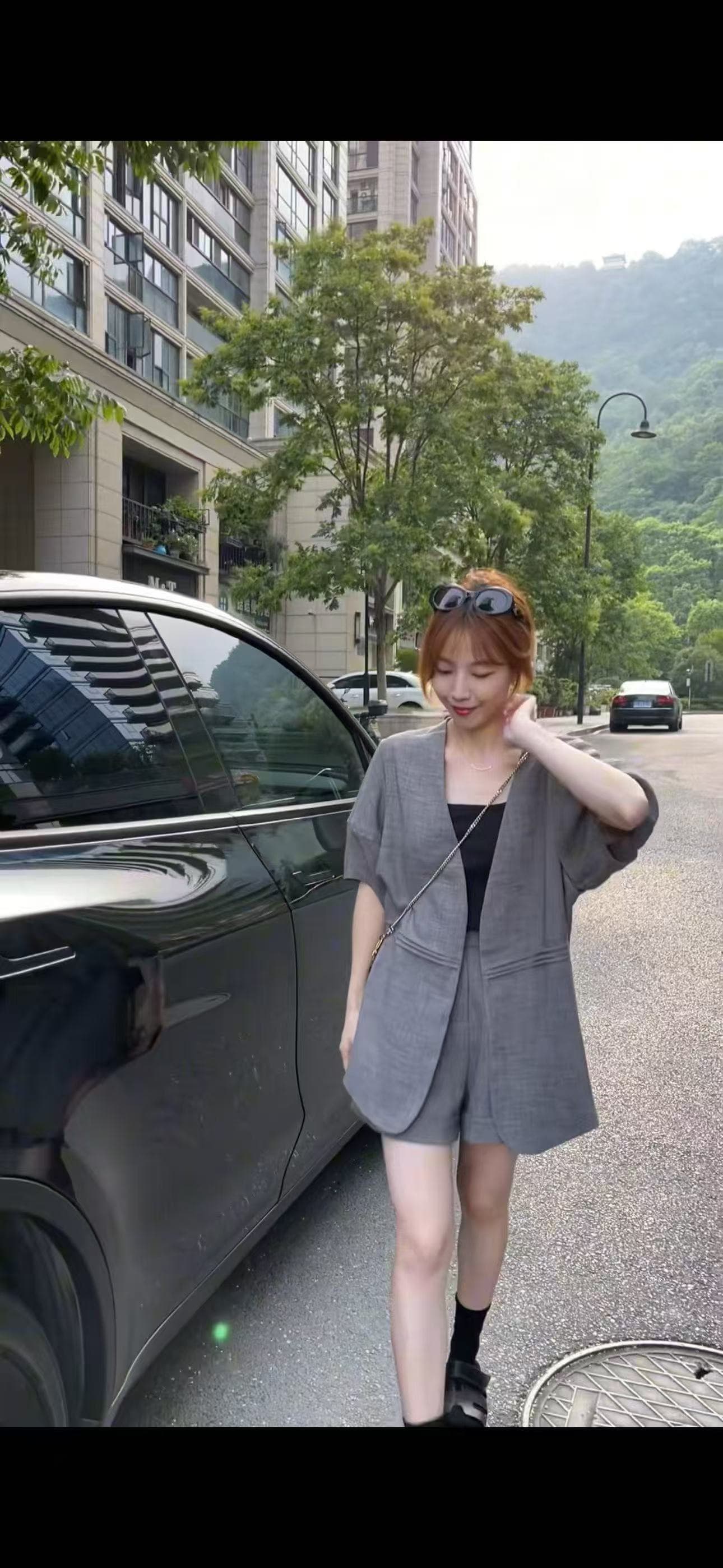 새로운 슈퍼 화재 다시 차가운 다시 바람의 소리 고급 센스 캐주얼 얇은 스타일 V넥 반팔 재킷 반바지 세트 이미지 2