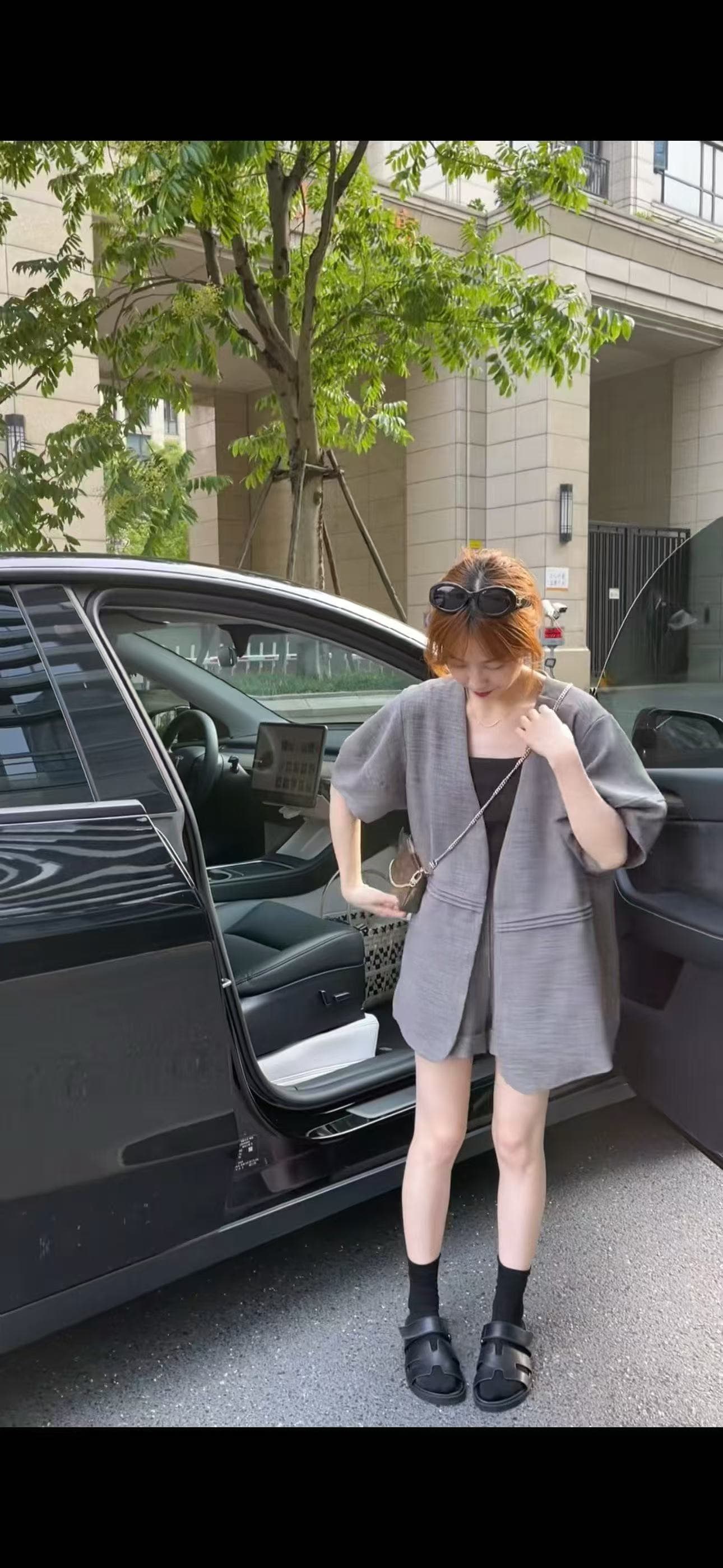 새로운 슈퍼 화재 다시 차가운 다시 바람의 소리 고급 센스 캐주얼 얇은 스타일 V넥 반팔 재킷 반바지 세트 이미지 3