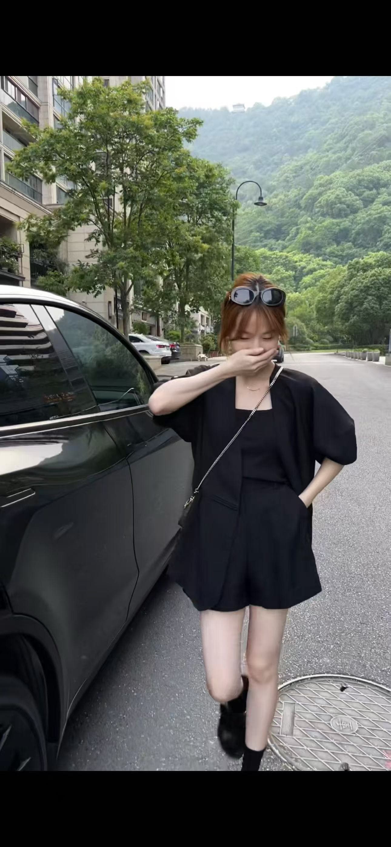 새로운 슈퍼 화재 다시 차가운 다시 바람의 소리 고급 센스 캐주얼 얇은 스타일 V넥 반팔 재킷 반바지 세트 이미지 5