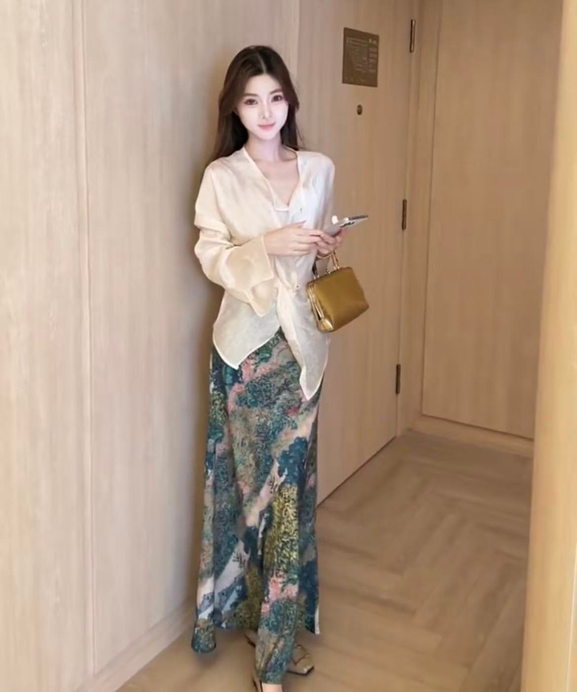 새로운 패션 품격 외국 가스 자외선 차단 비틀림 셔츠 하이웨이스트 슬림해 보이는 프린트 반신 스커트 투피스 세트 상세 이미지 1